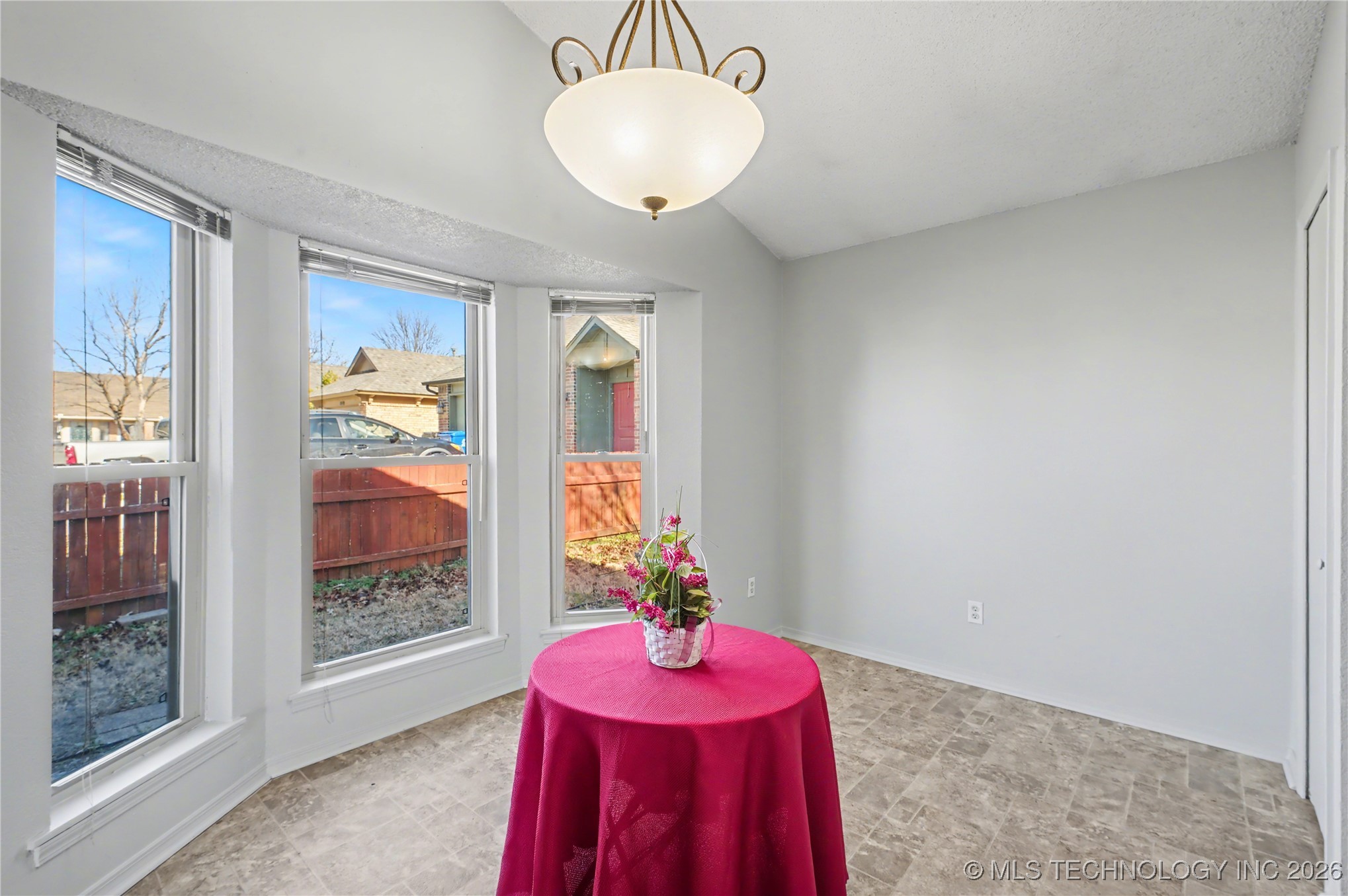 2717 S Narcissus Place Property Photo 5