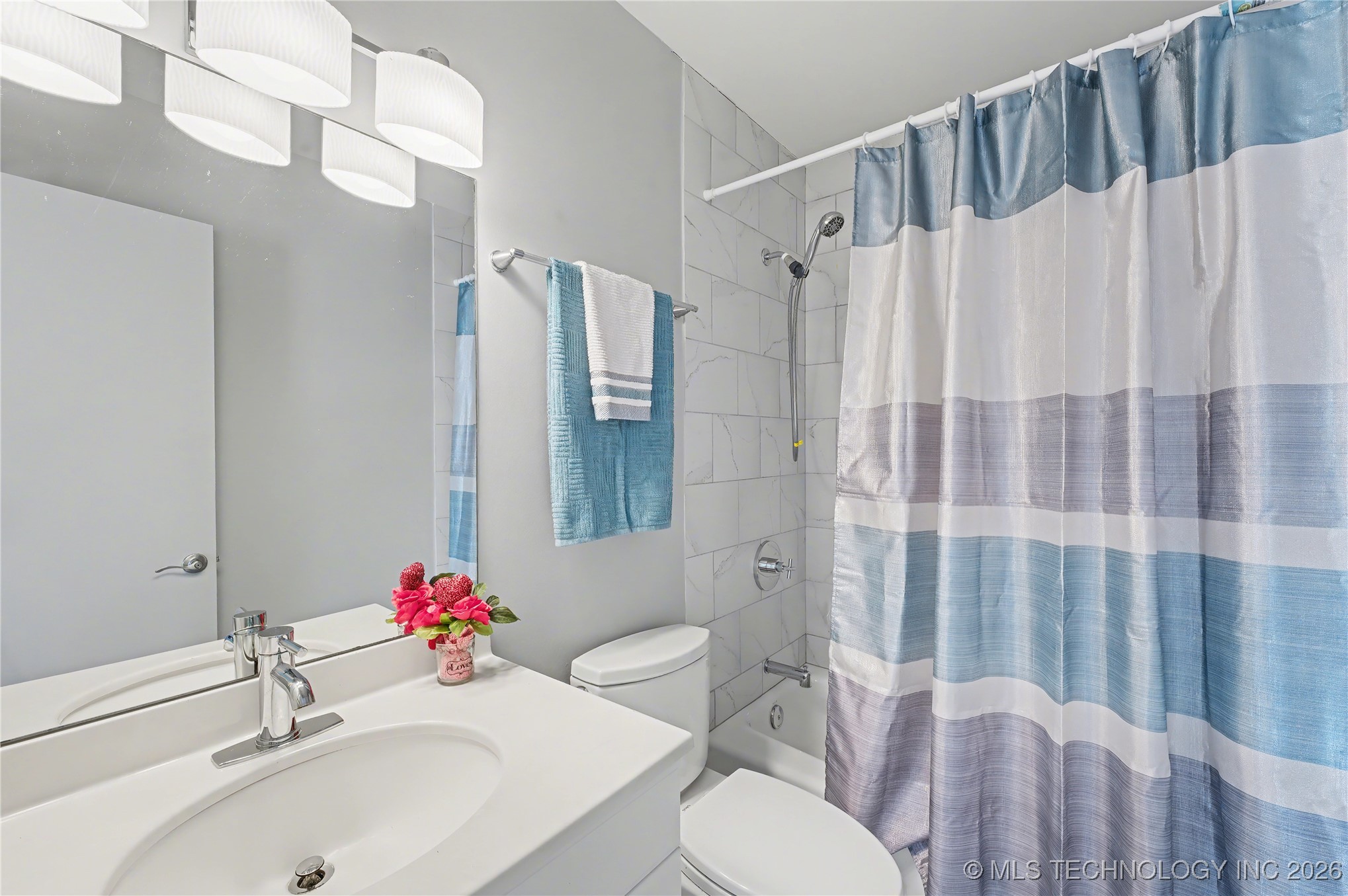 2717 S Narcissus Place Property Photo 11