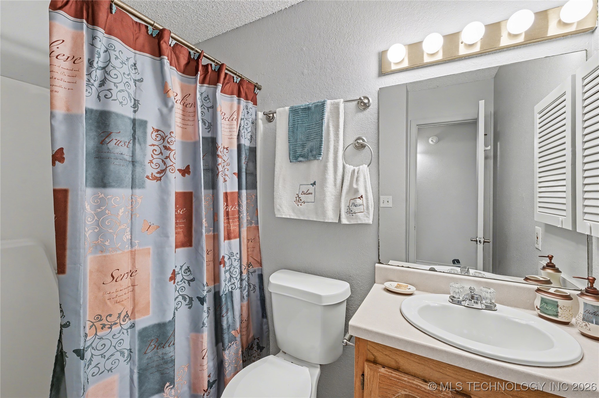 2717 S Narcissus Place Property Photo 14