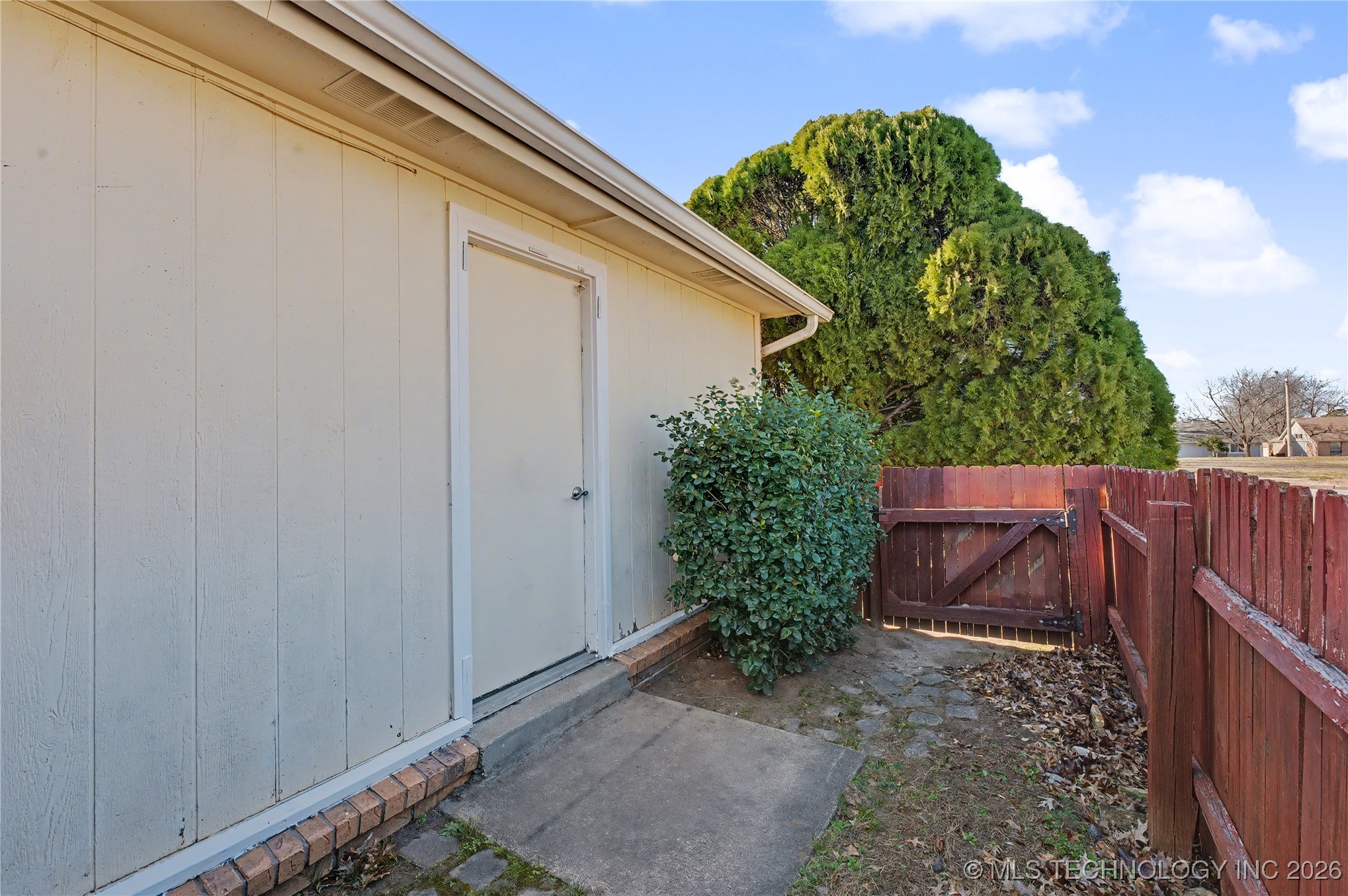 2717 S Narcissus Place Property Photo 18