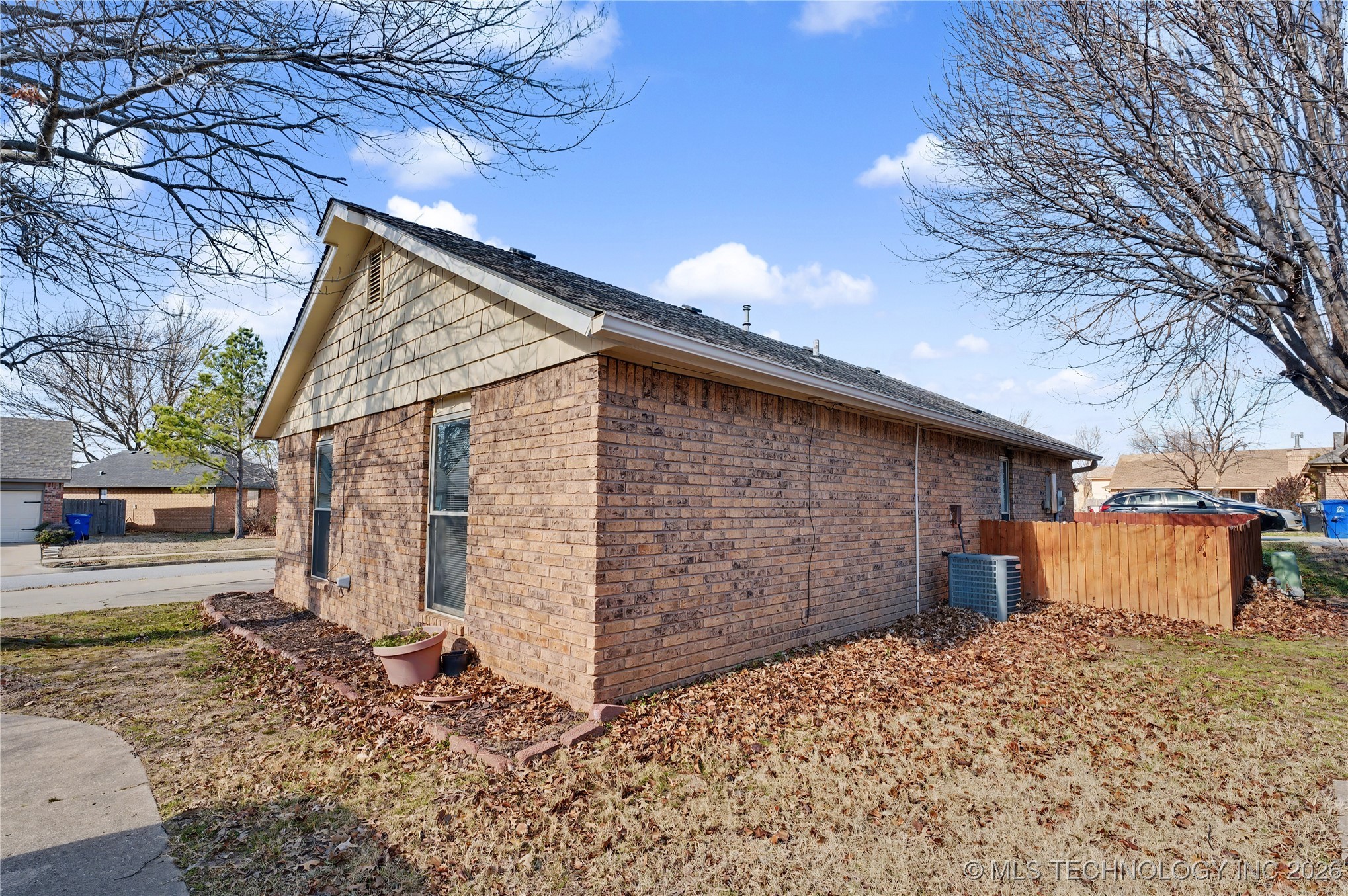 2717 S Narcissus Place Property Photo 19