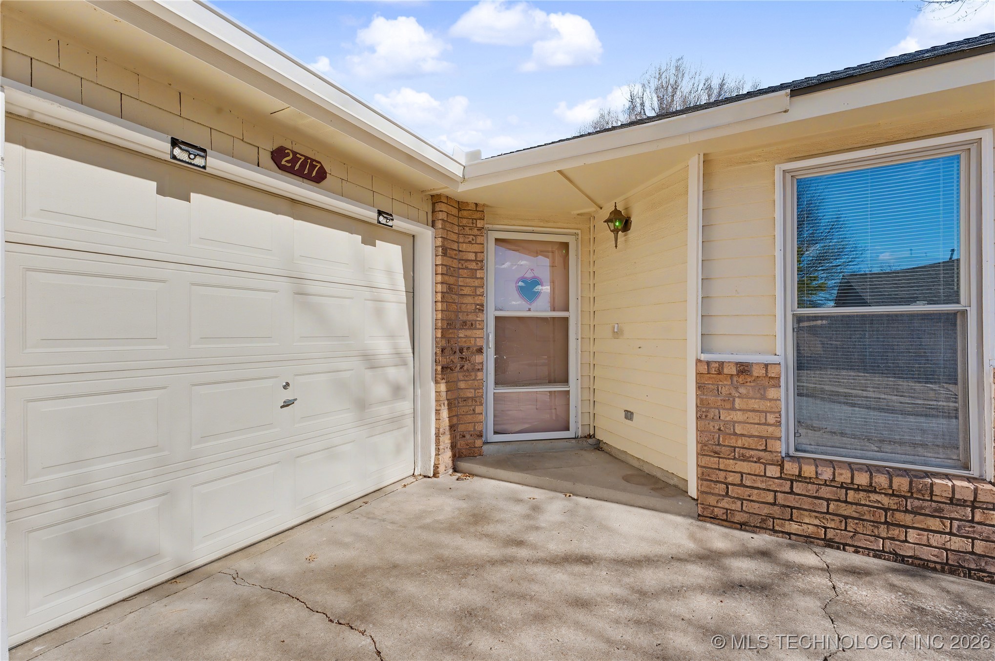 2717 S Narcissus Place Property Photo 21