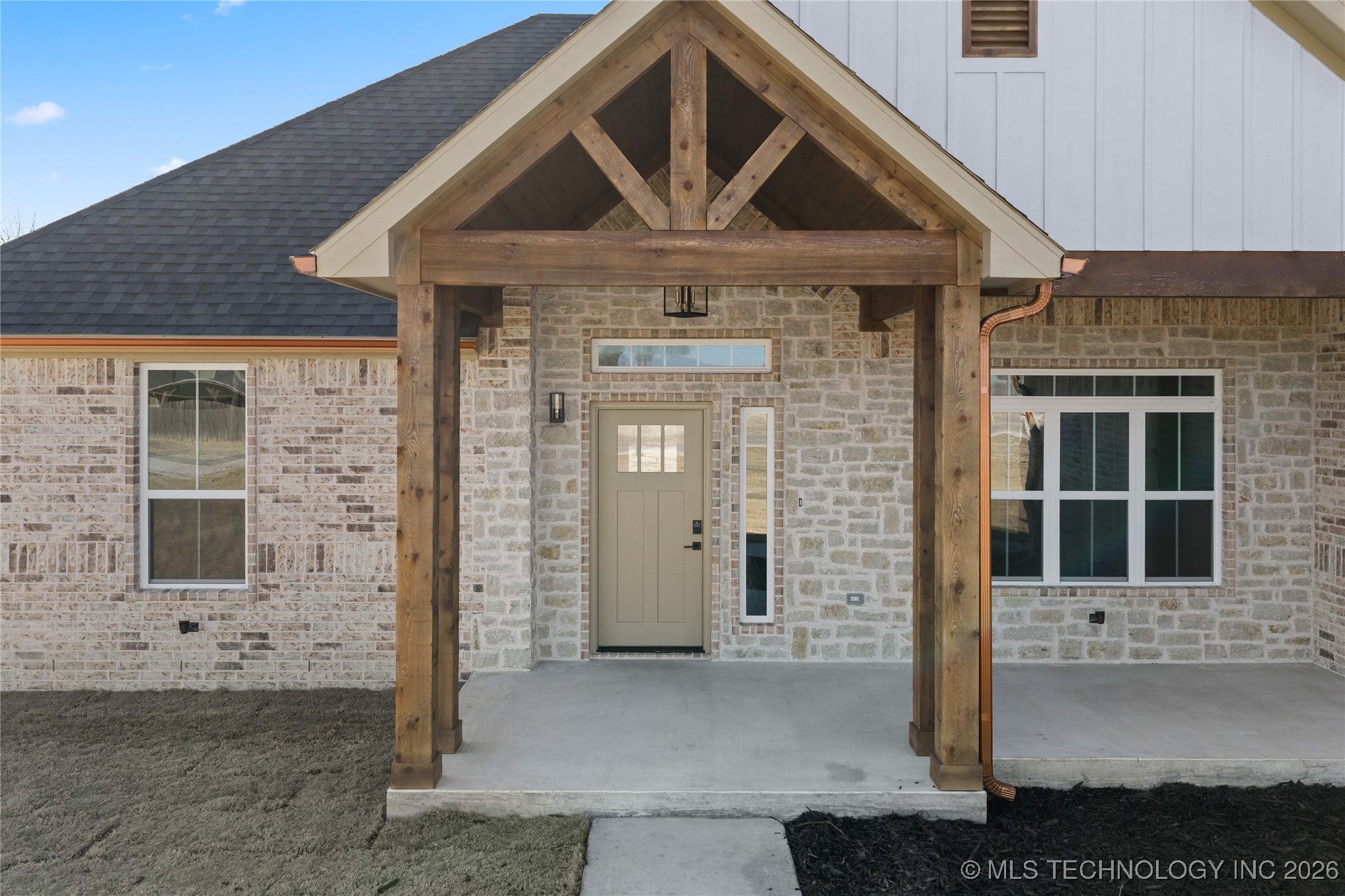 249 Gateway Road Property Photo 2