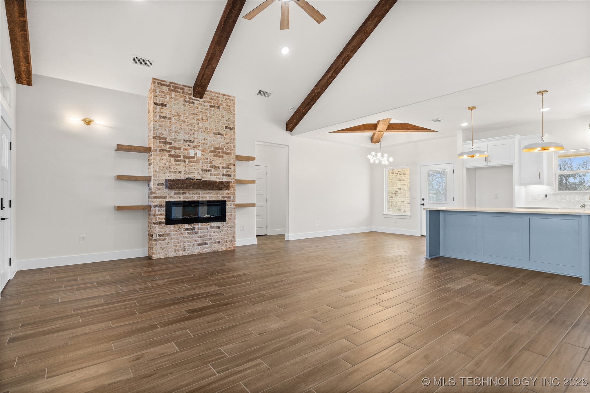 249 Gateway Road Property Photo 5