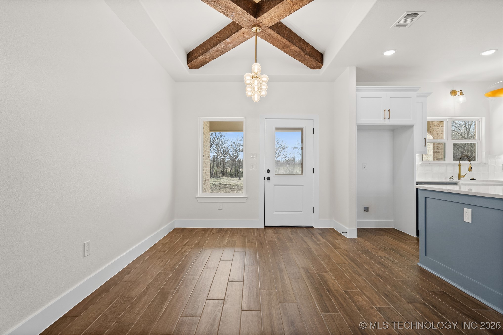 249 Gateway Road Property Photo 8