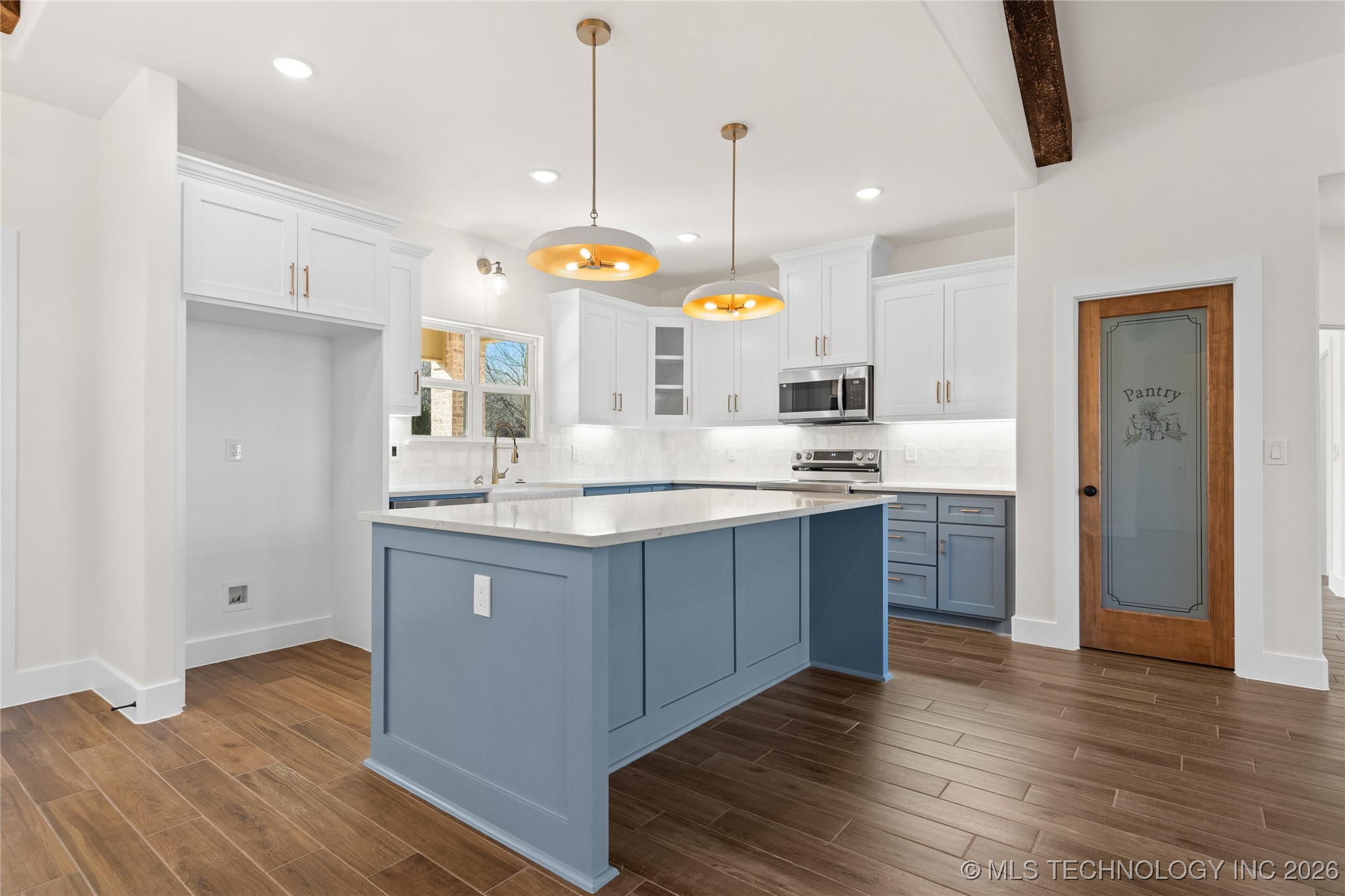 249 Gateway Road Property Photo 9