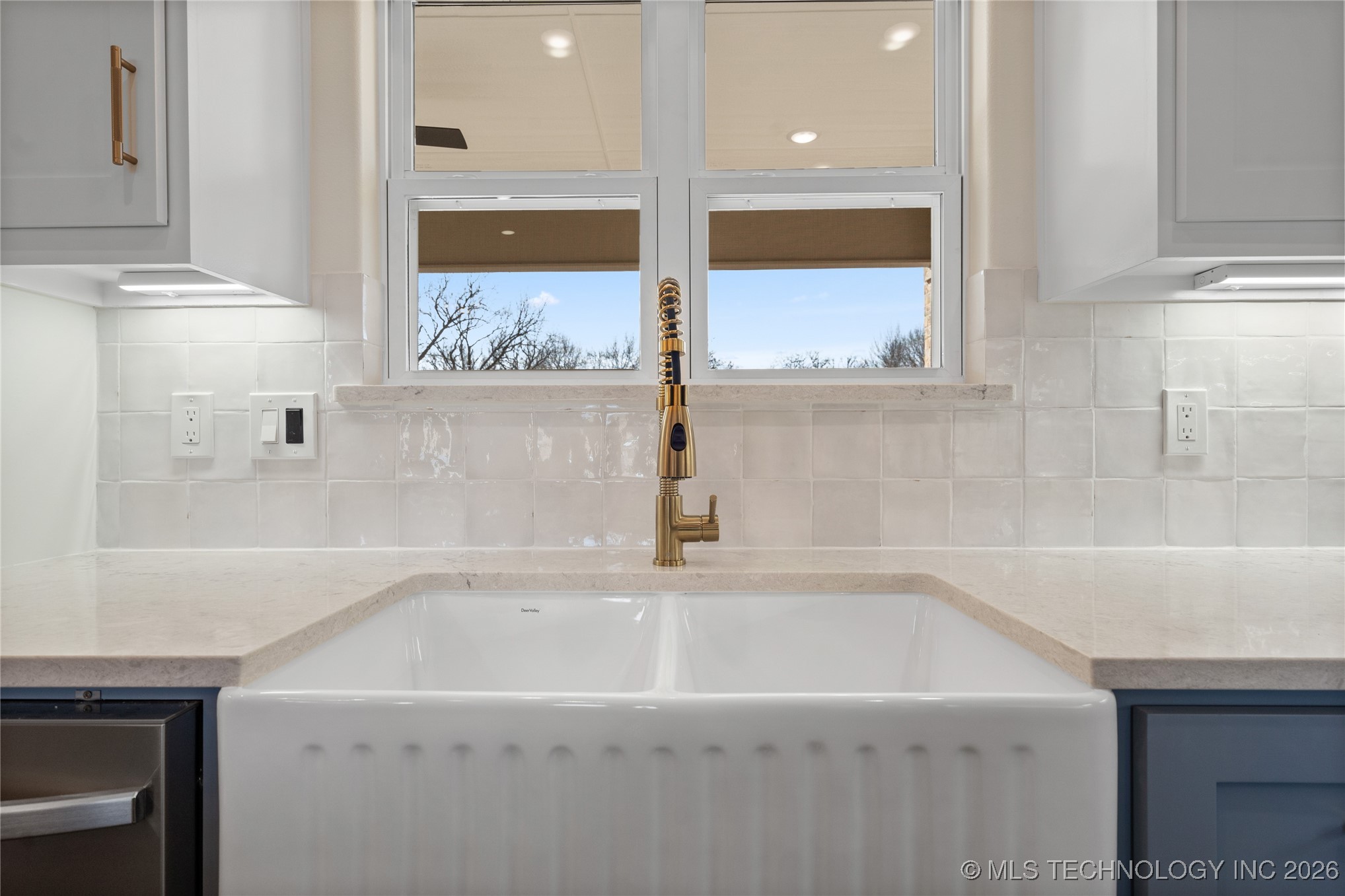 249 Gateway Road Property Photo 11