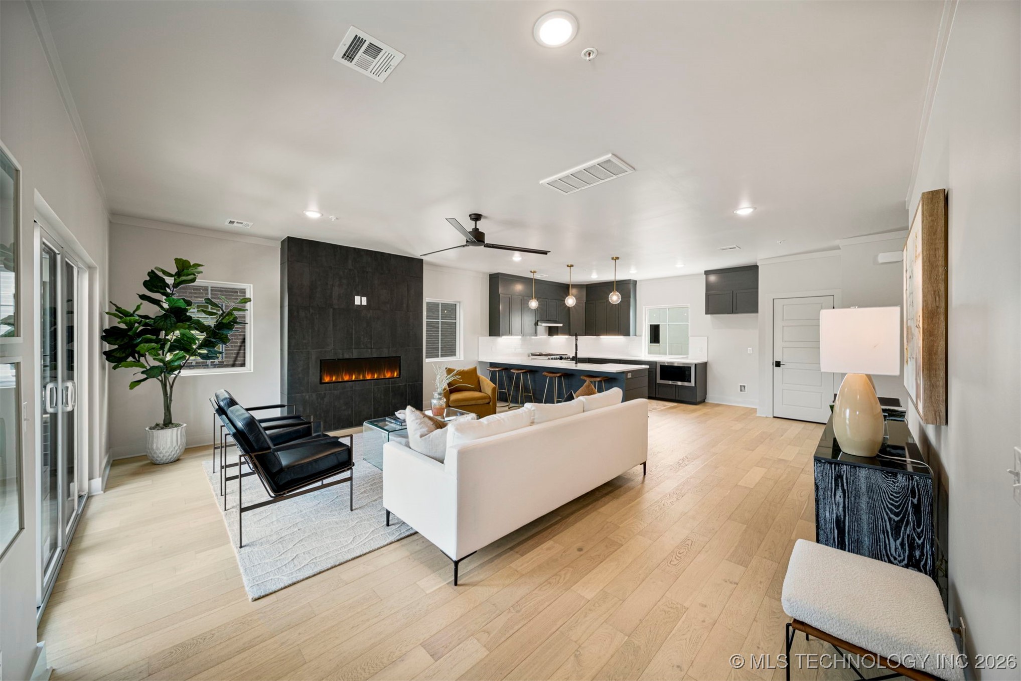 3773 S Riverside Drive 3773 Property Photo 8