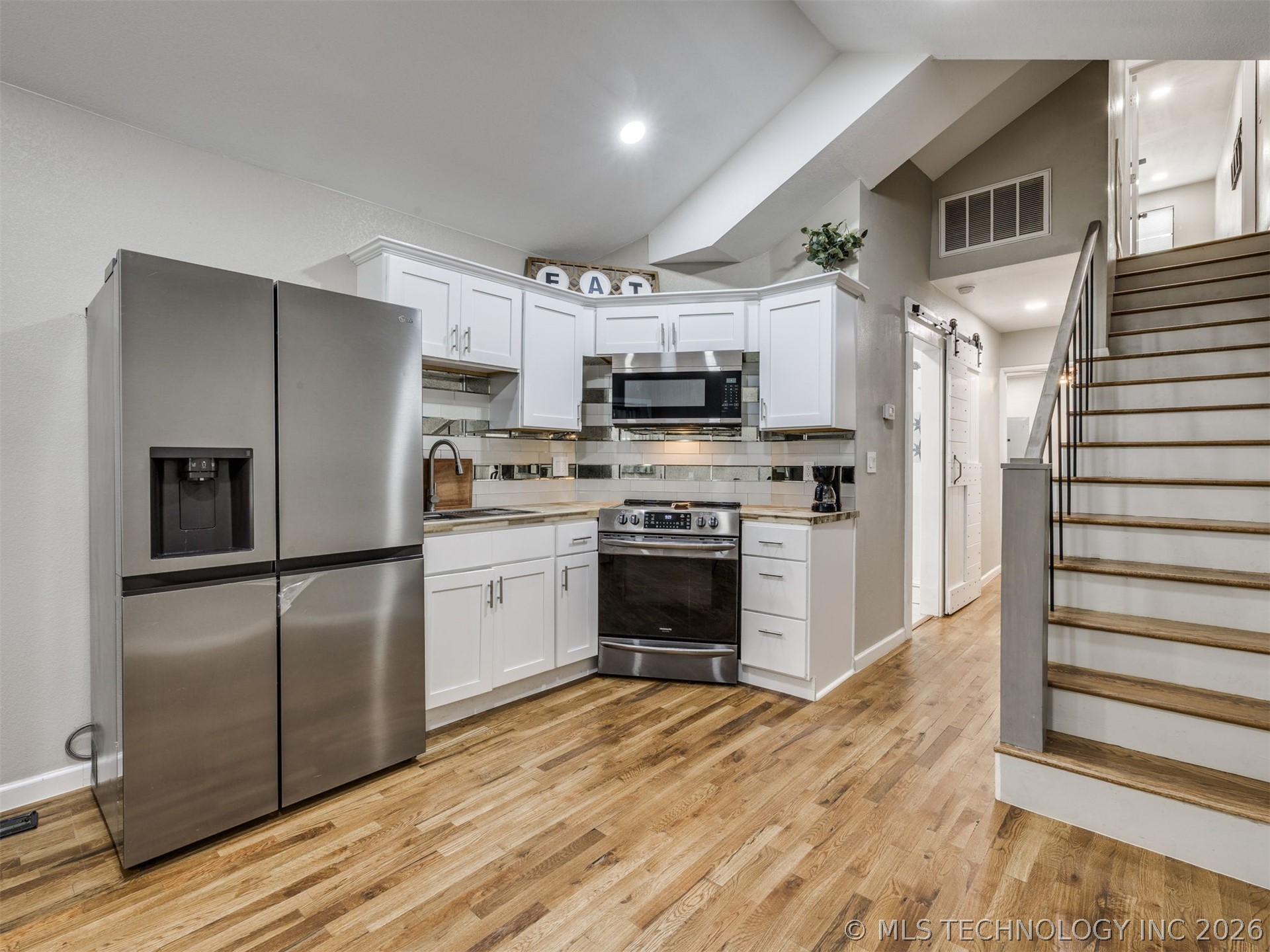 1544 N Main Street Property Photo 8