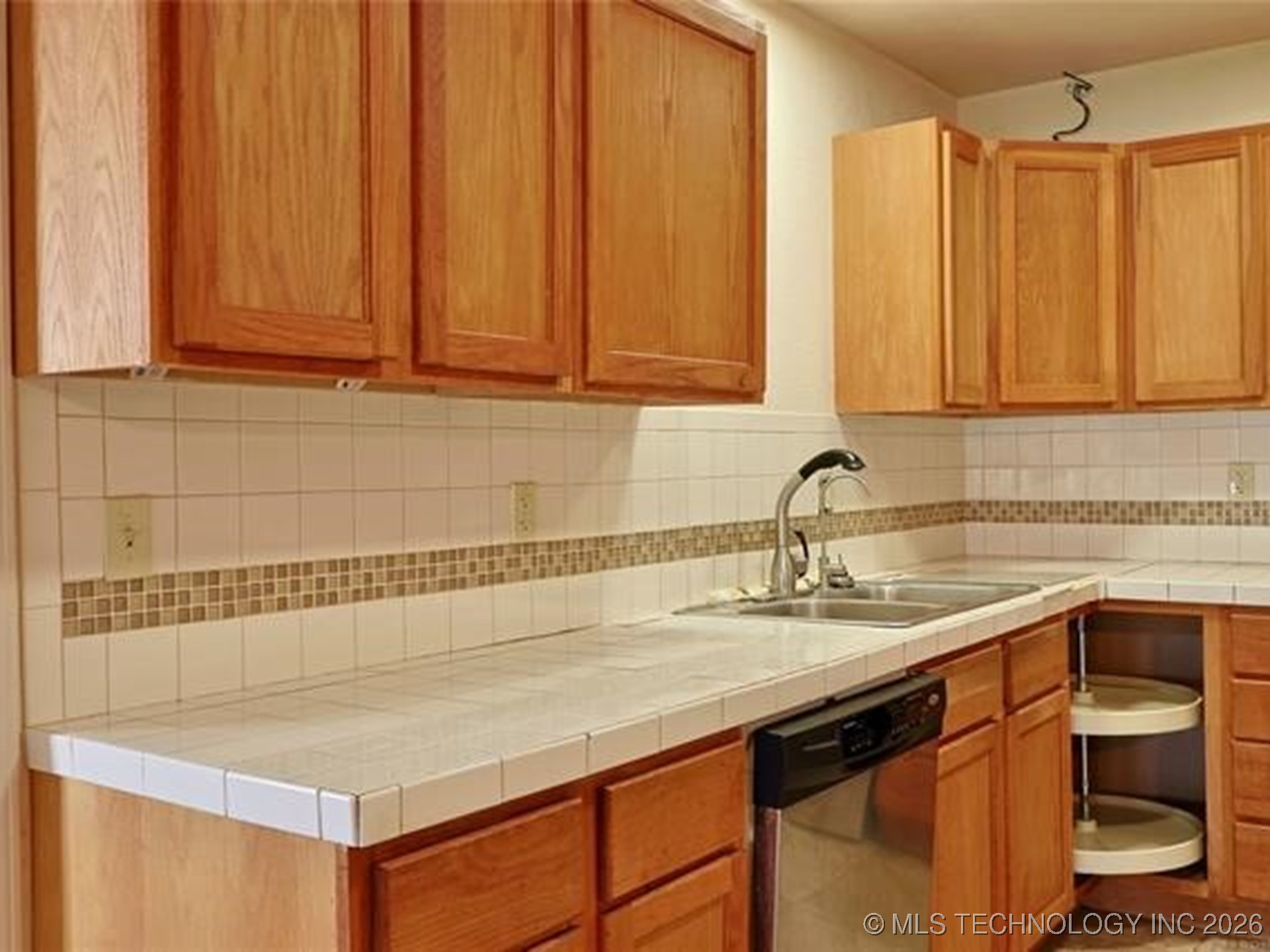 415461 E 1094 Property Photo 6