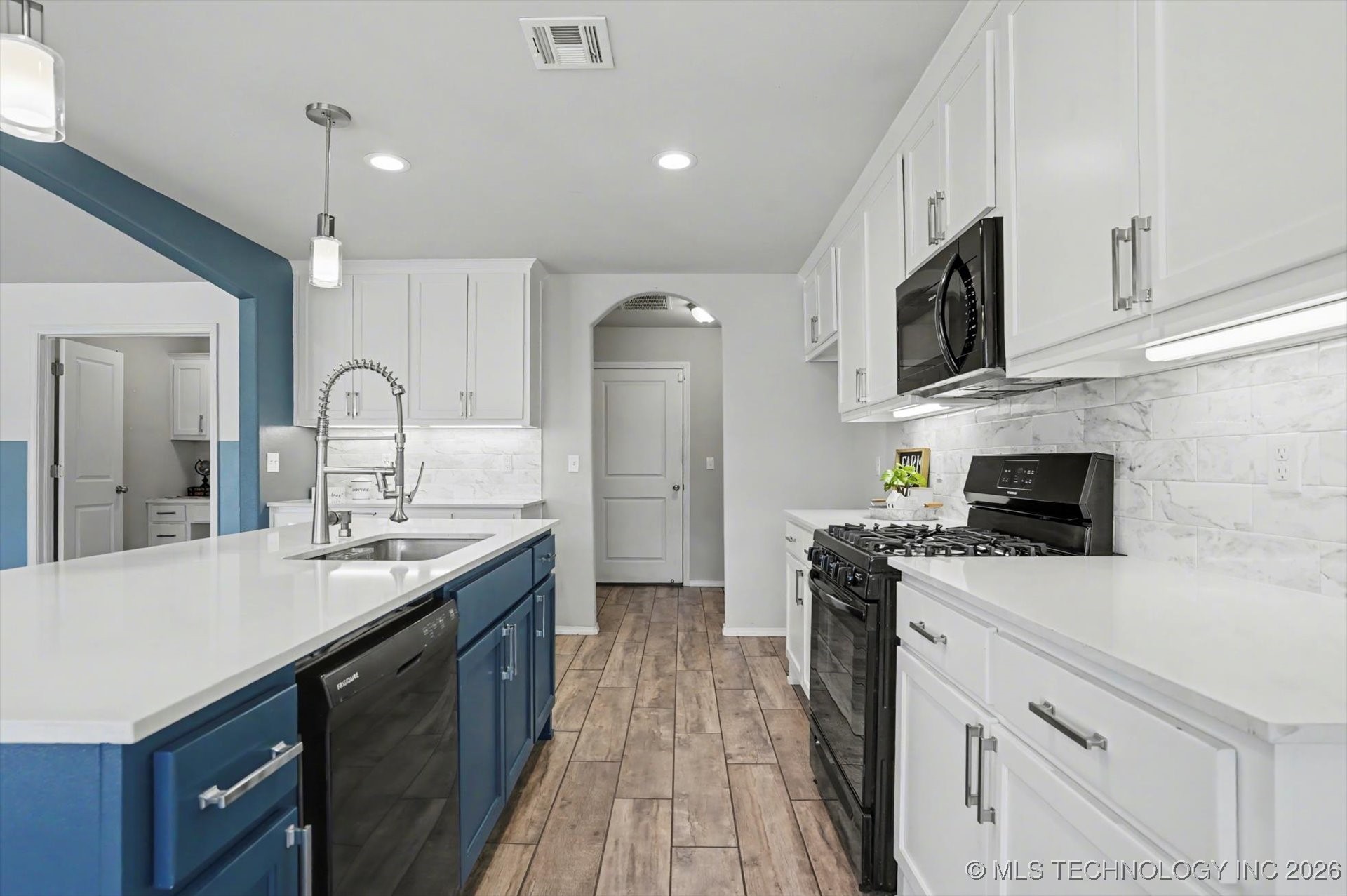 10104 S 233rd East Avenue Property Photo 14