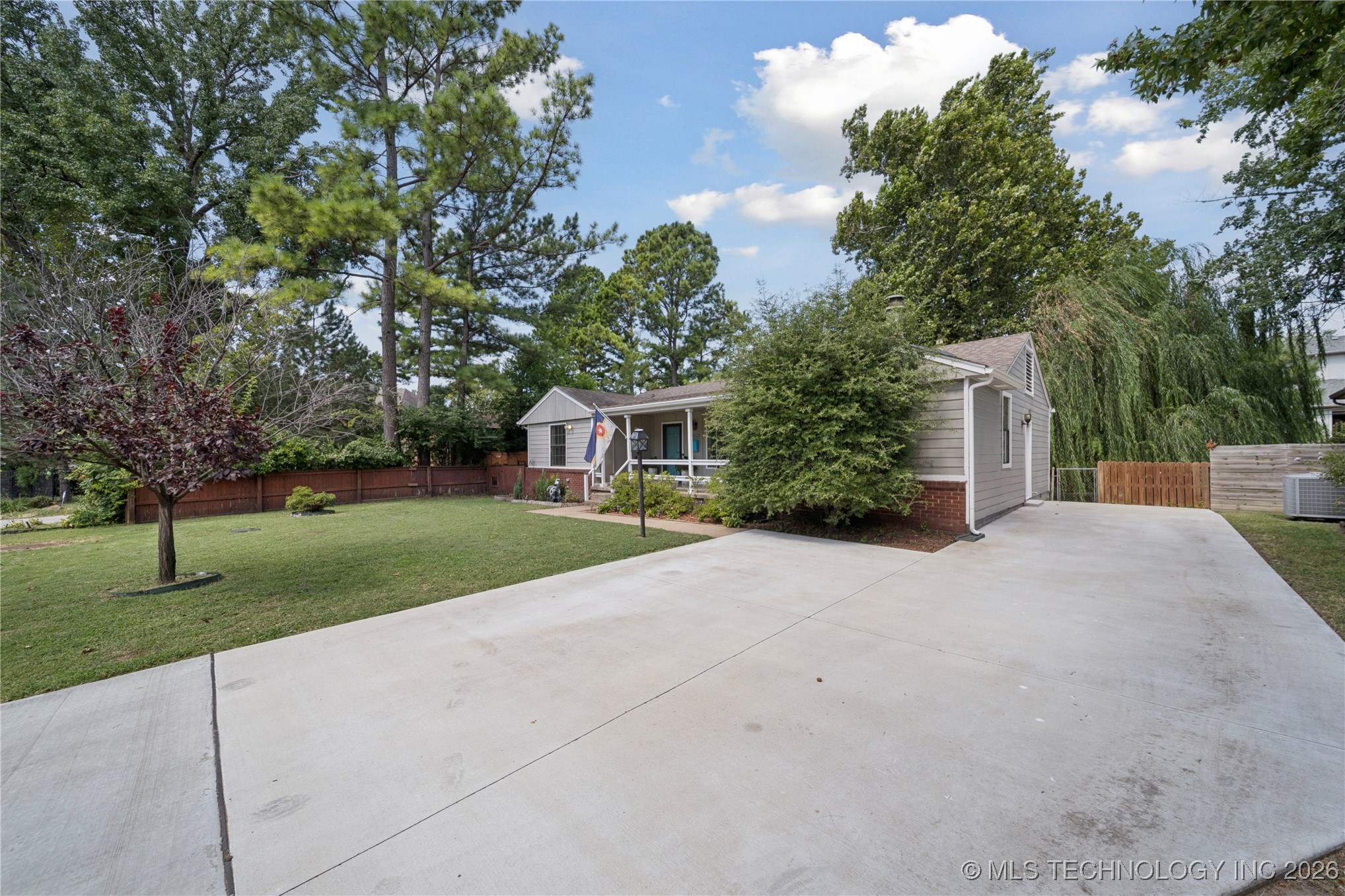 2760 S Gary Drive Property Photo 2