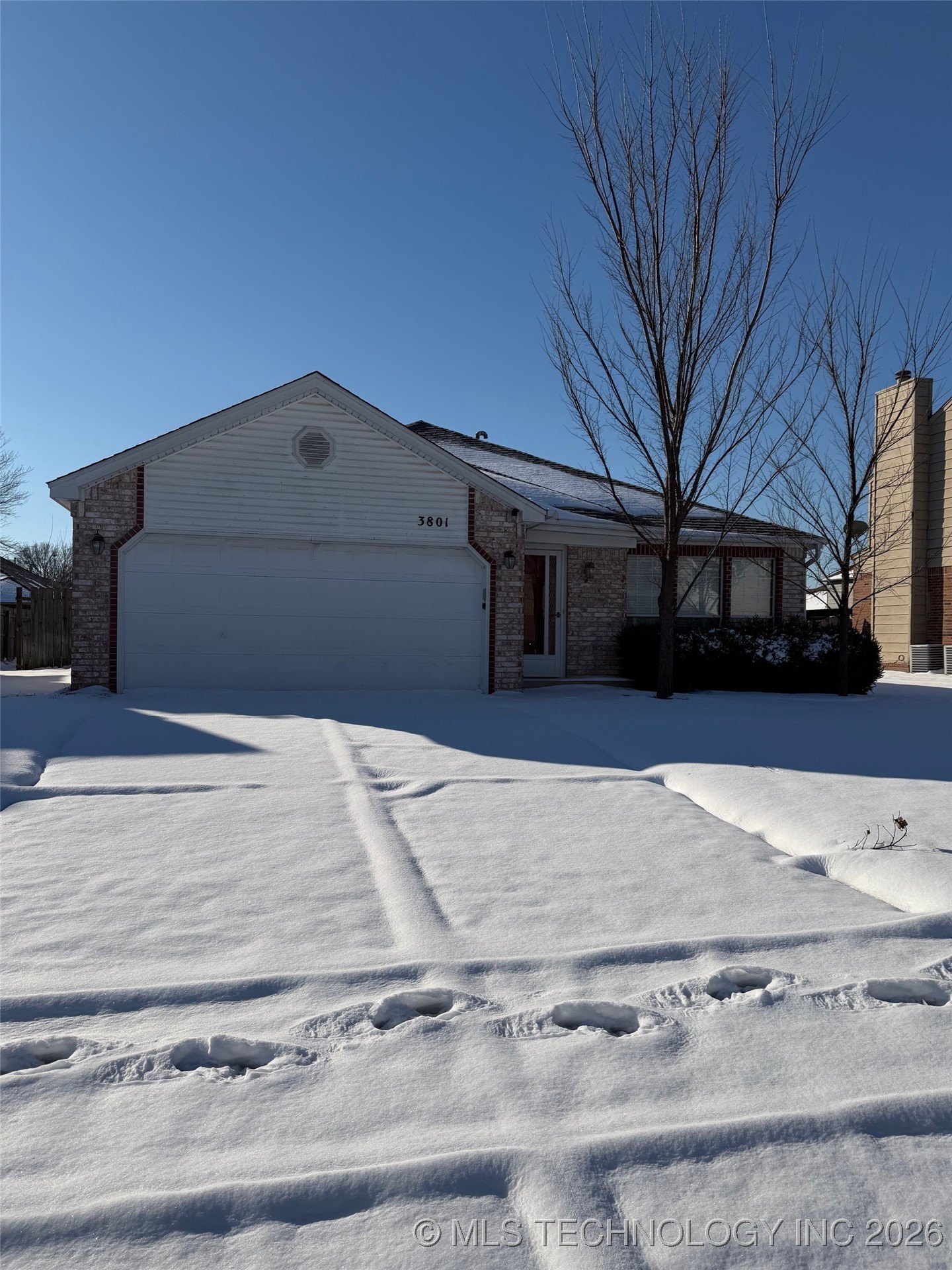 3801 W Hartford Street Property Photo 1