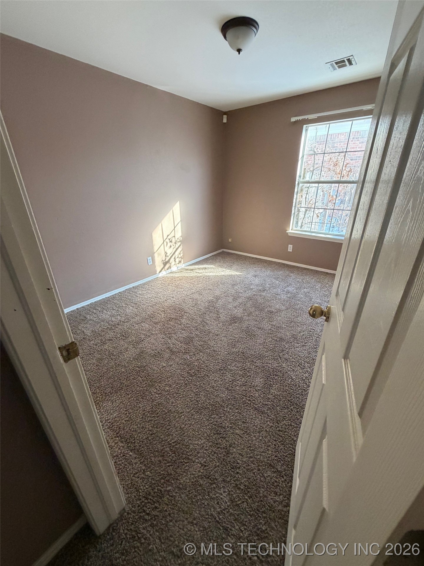 3801 W Hartford Street Property Photo 5