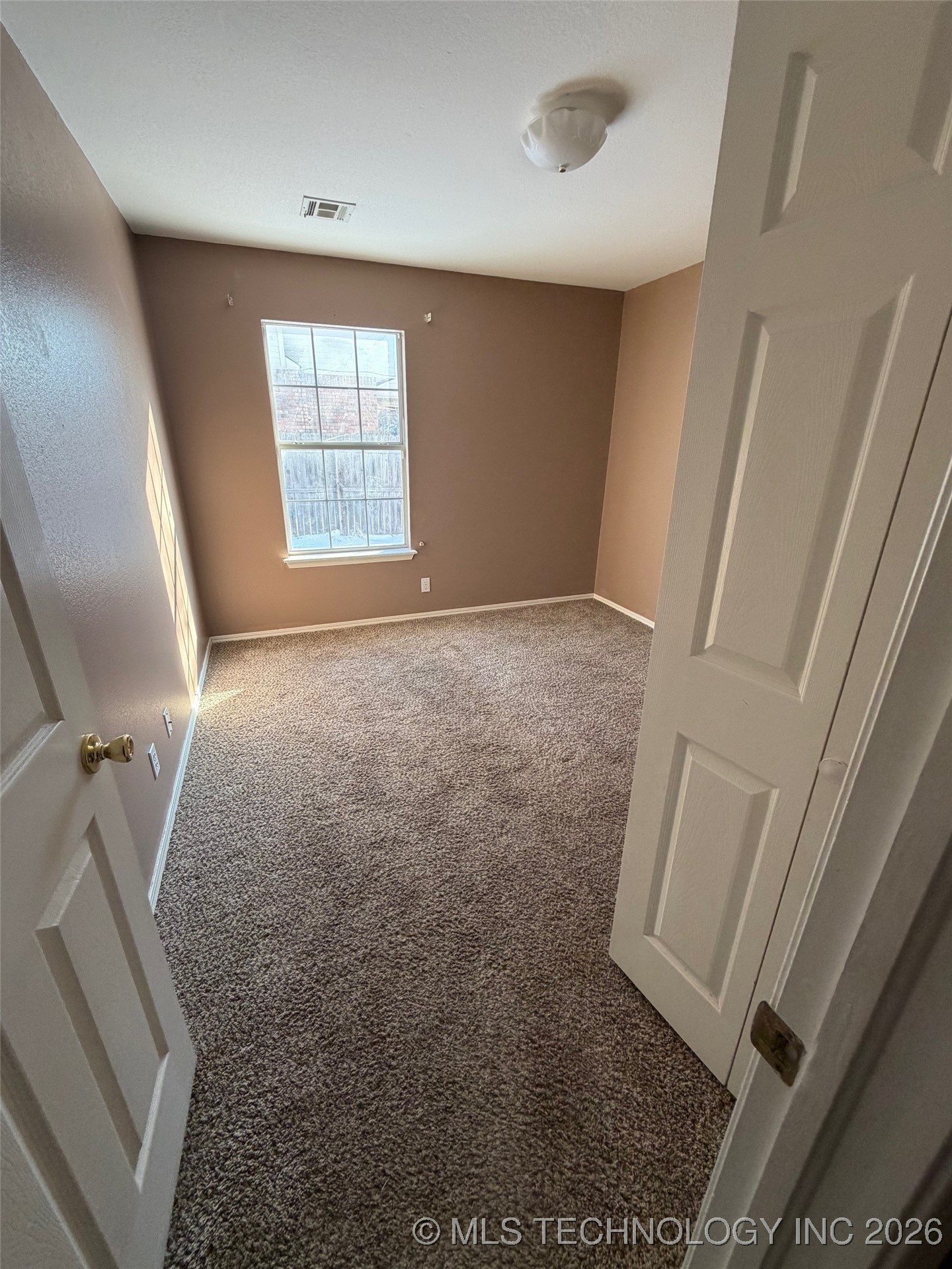 3801 W Hartford Street Property Photo 7