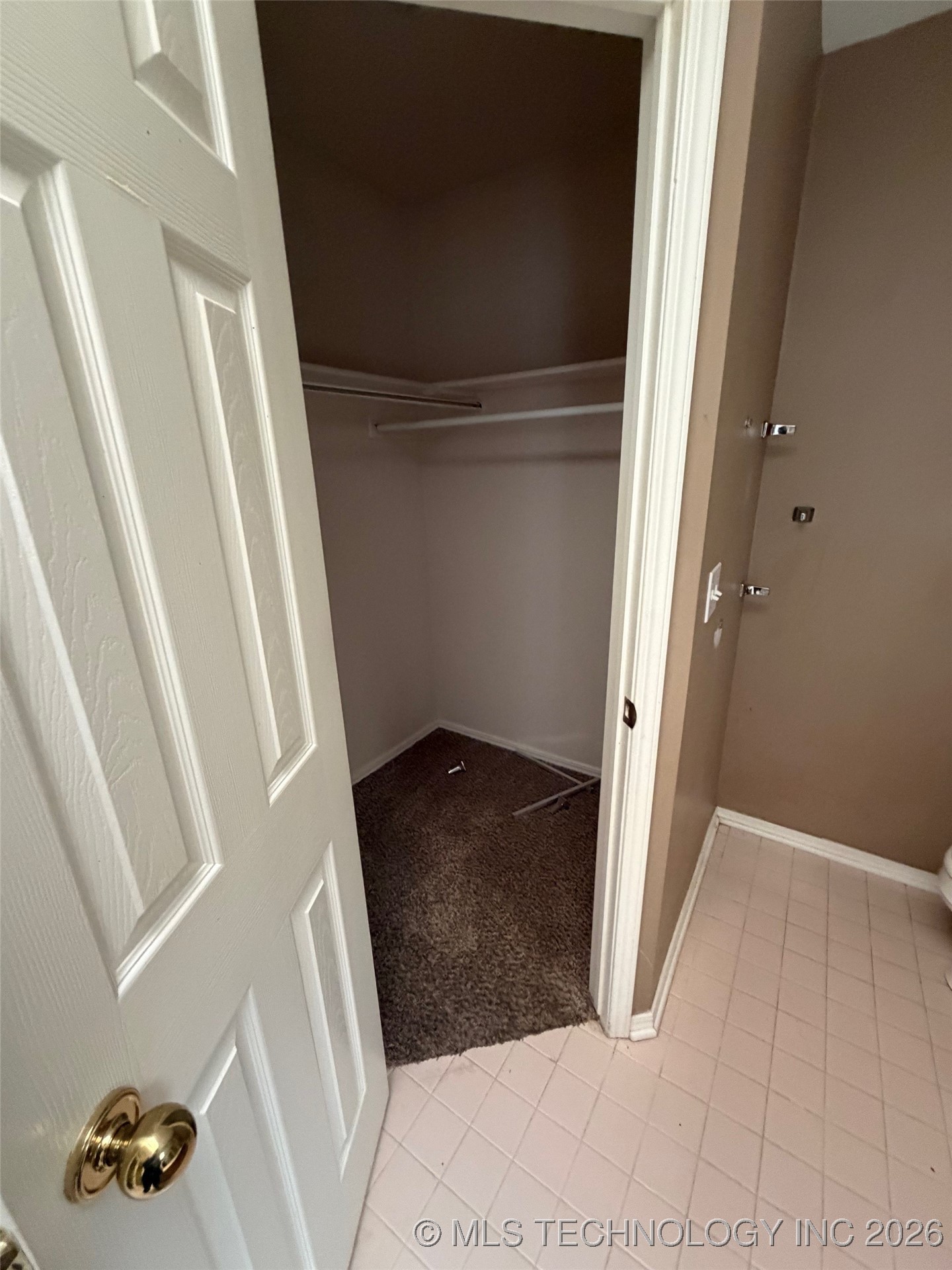 3801 W Hartford Street Property Photo 13