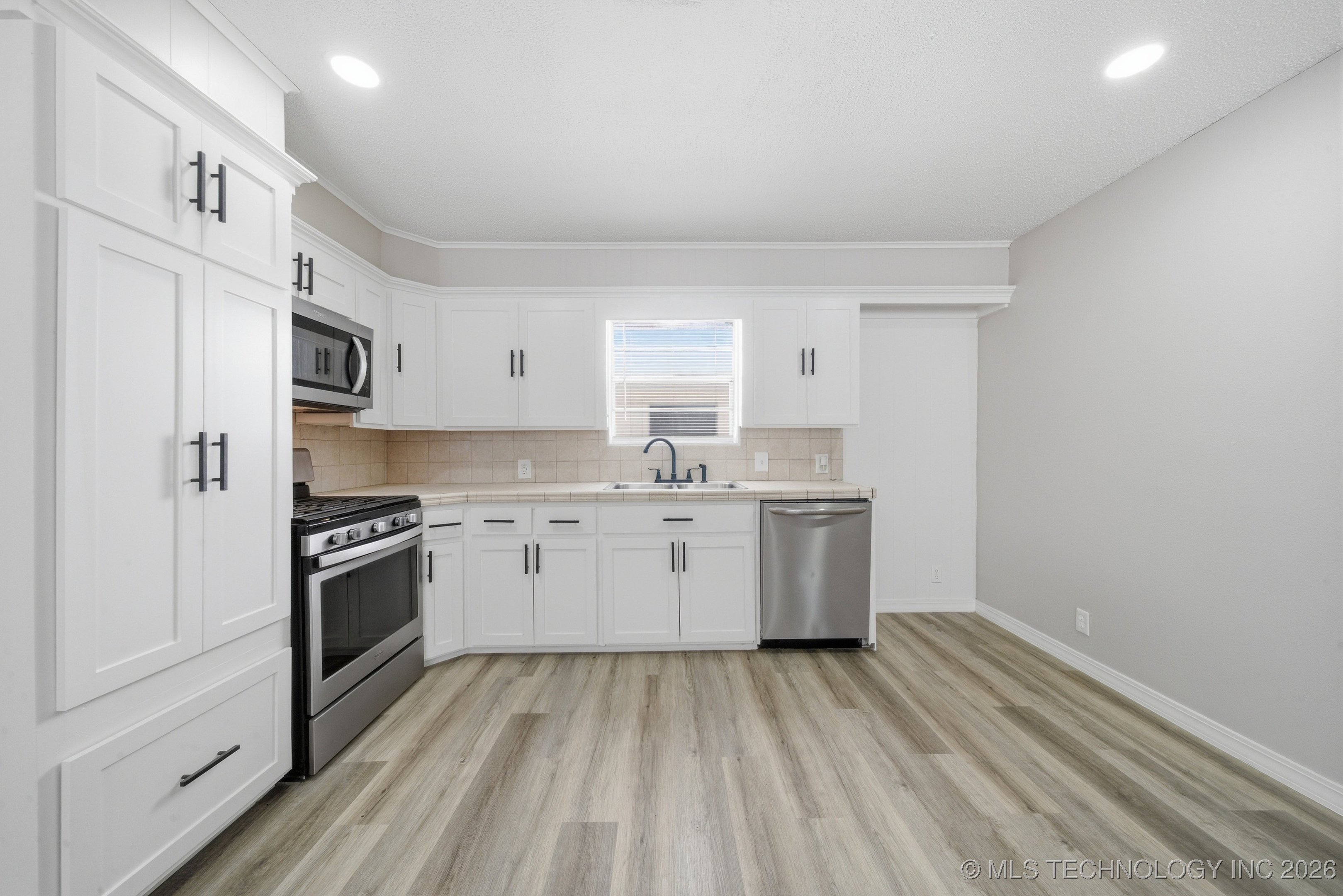 1401 N Taft Avenue Property Photo 12