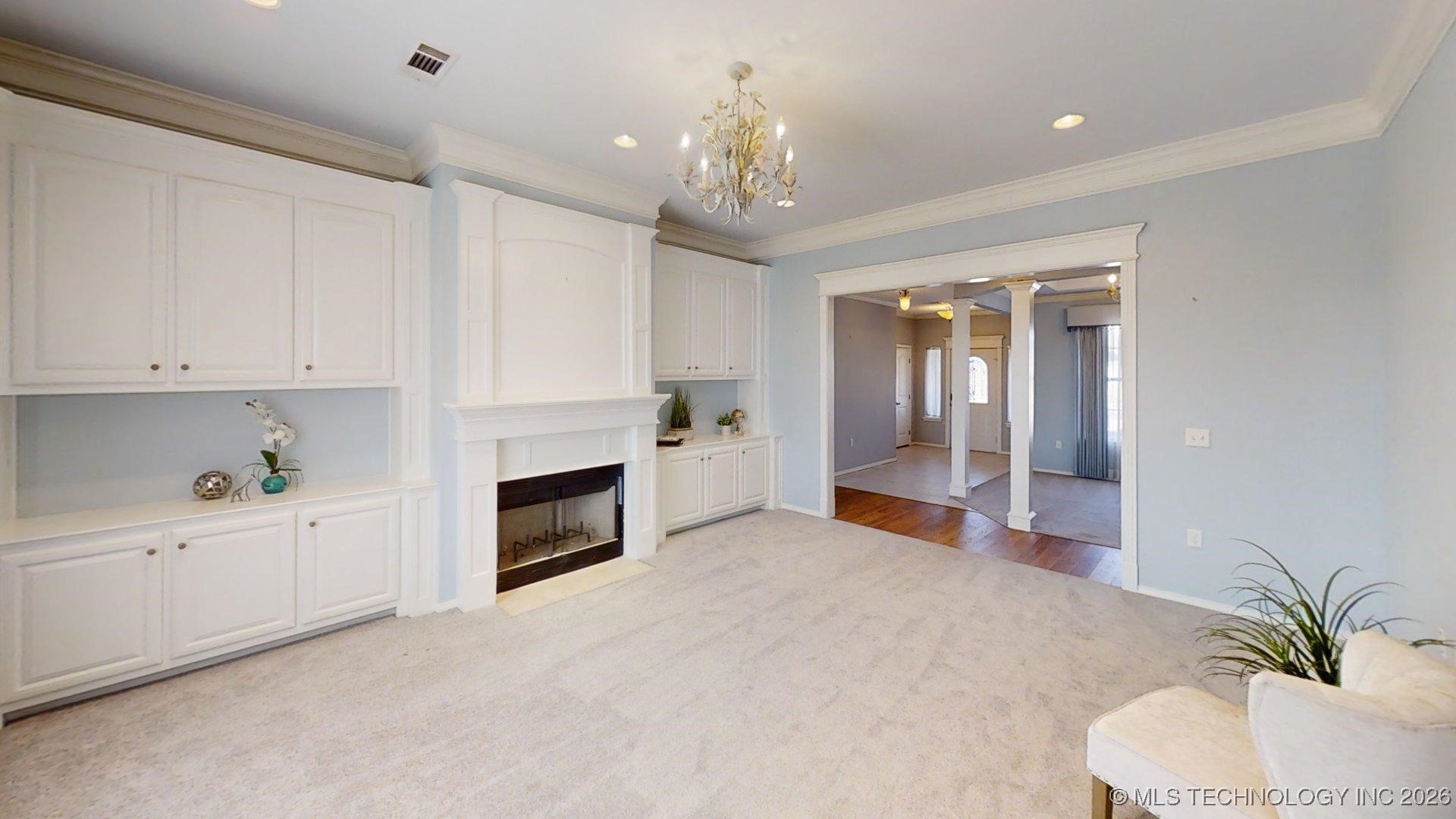 826 Oak Tree Drive Property Photo 2