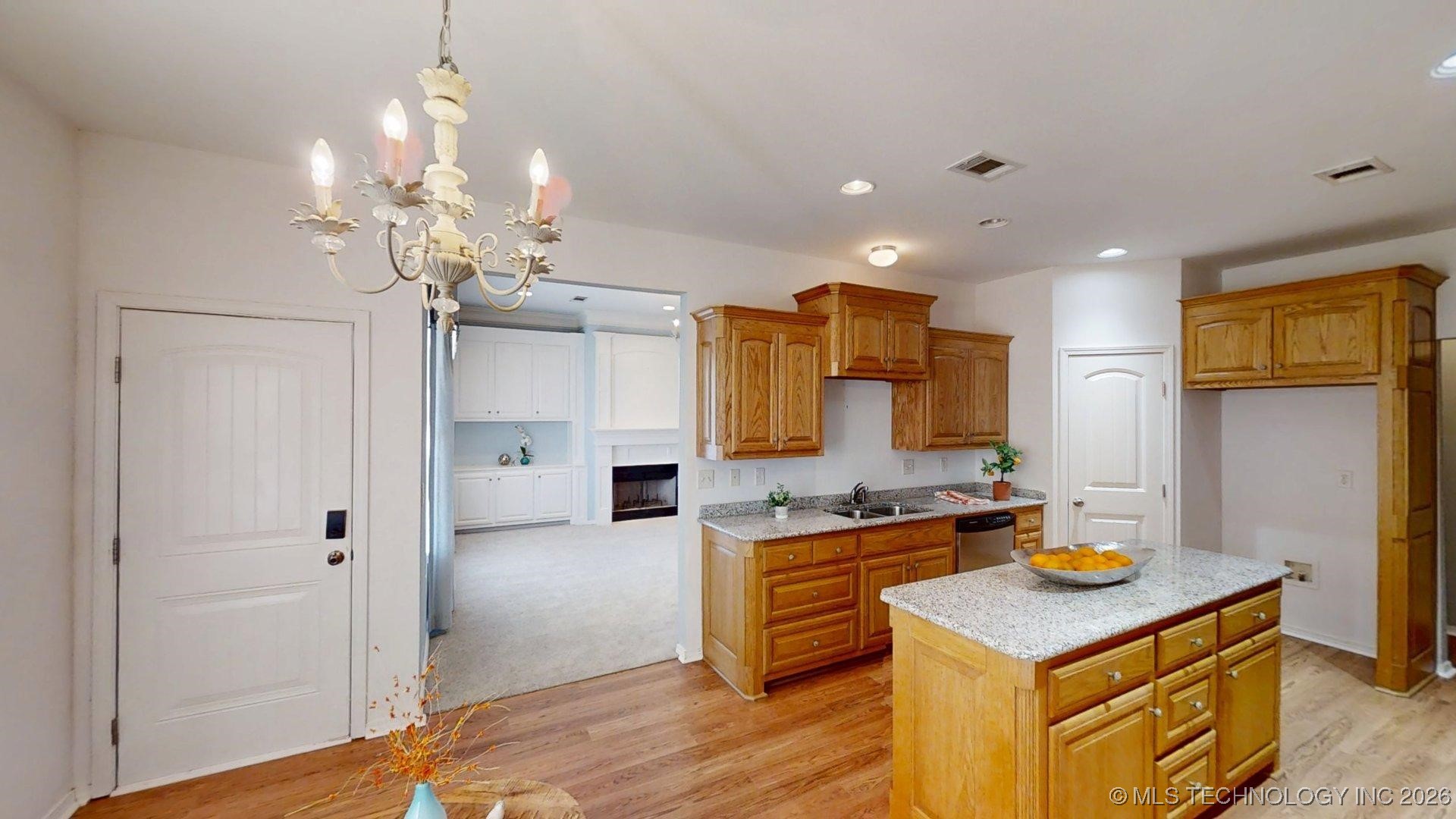 826 Oak Tree Drive Property Photo 6