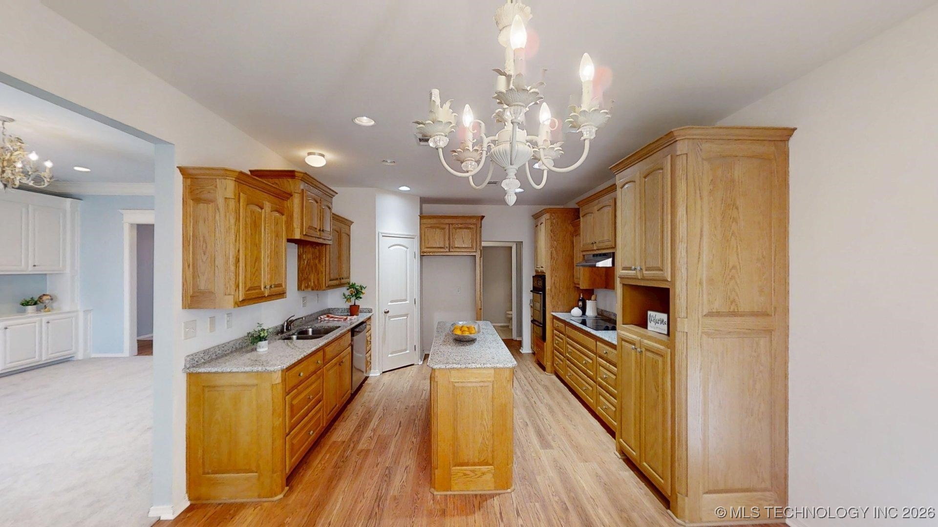 826 Oak Tree Drive Property Photo 7