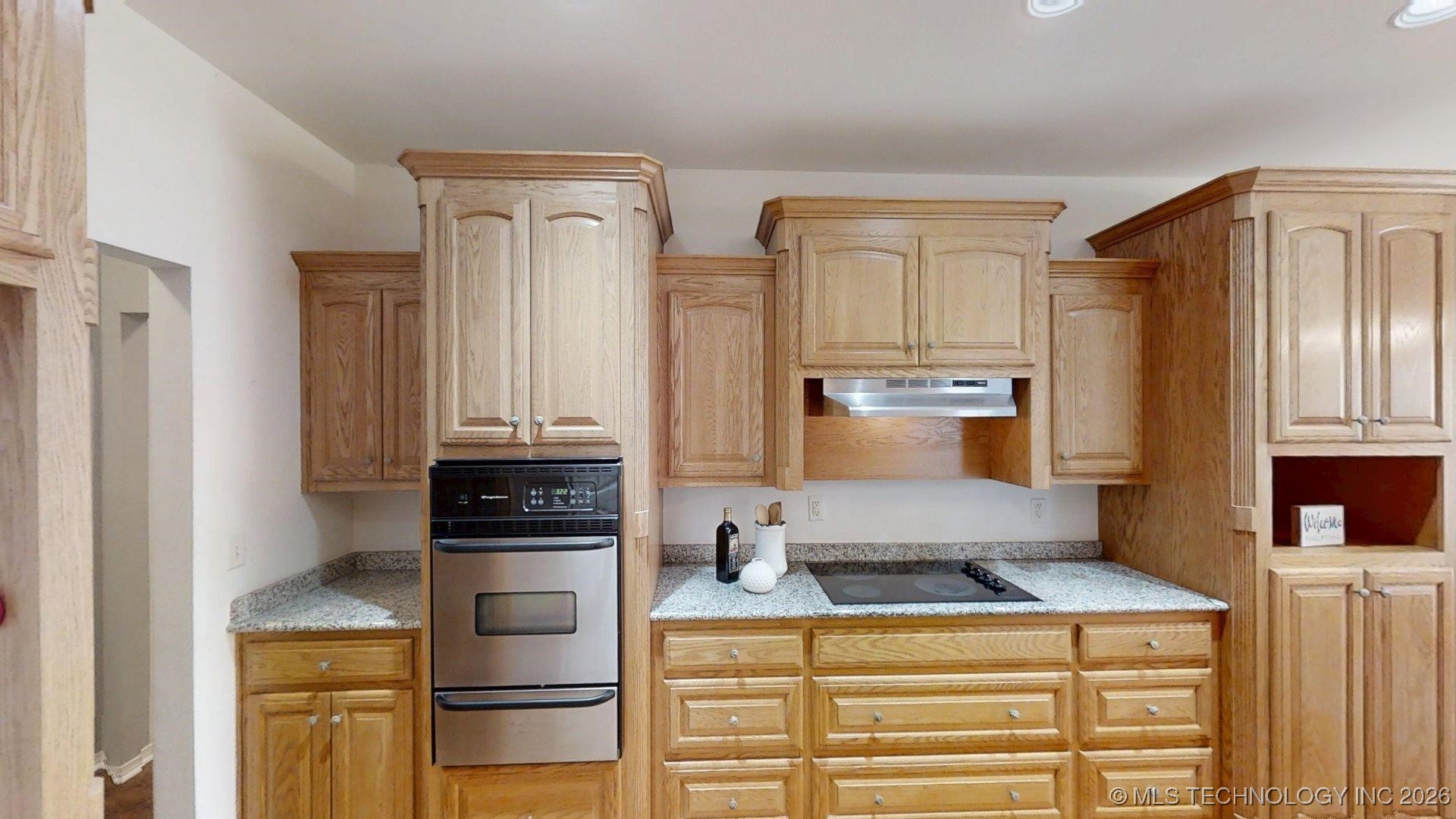 826 Oak Tree Drive Property Photo 8