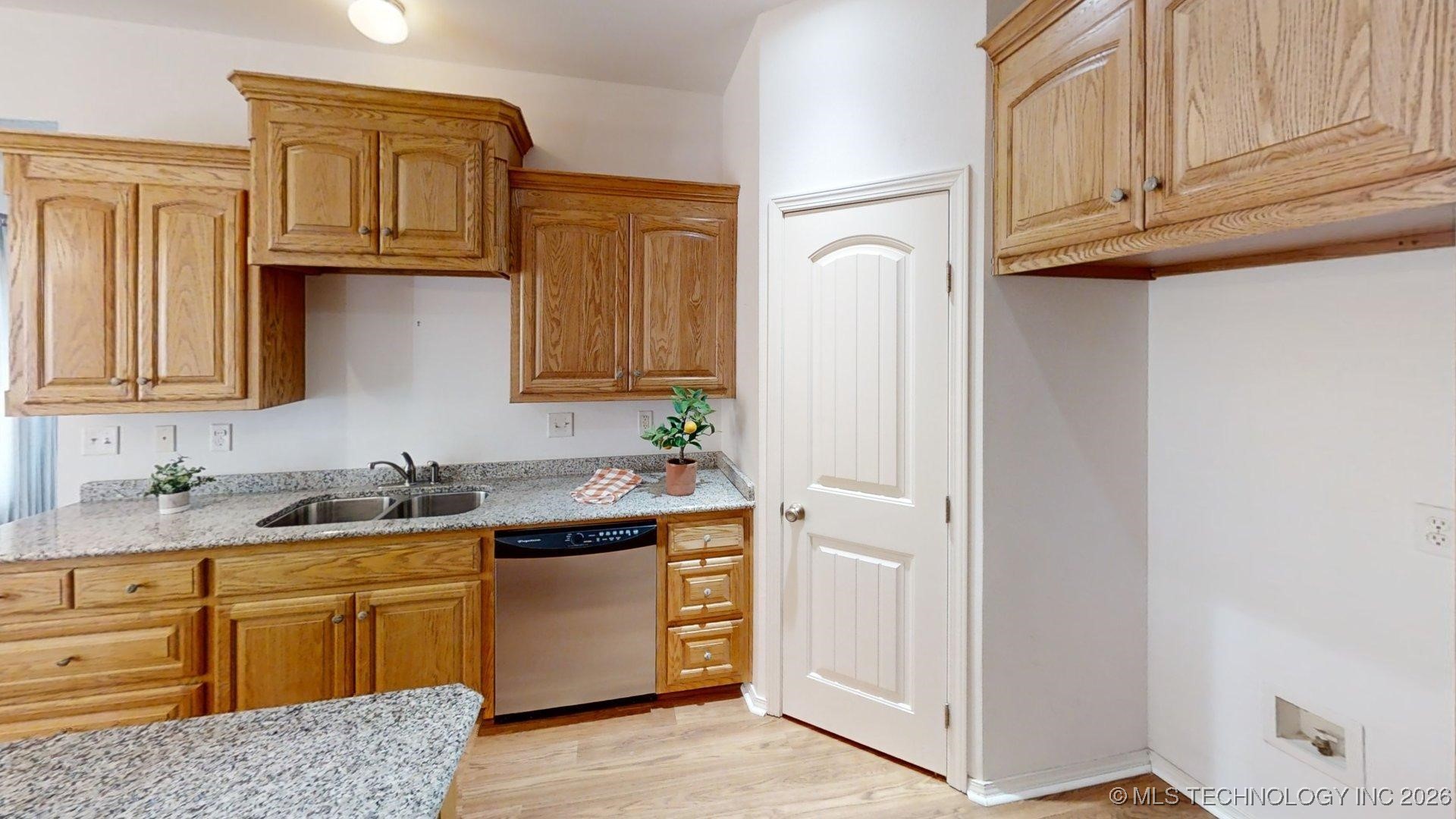 826 Oak Tree Drive Property Photo 11