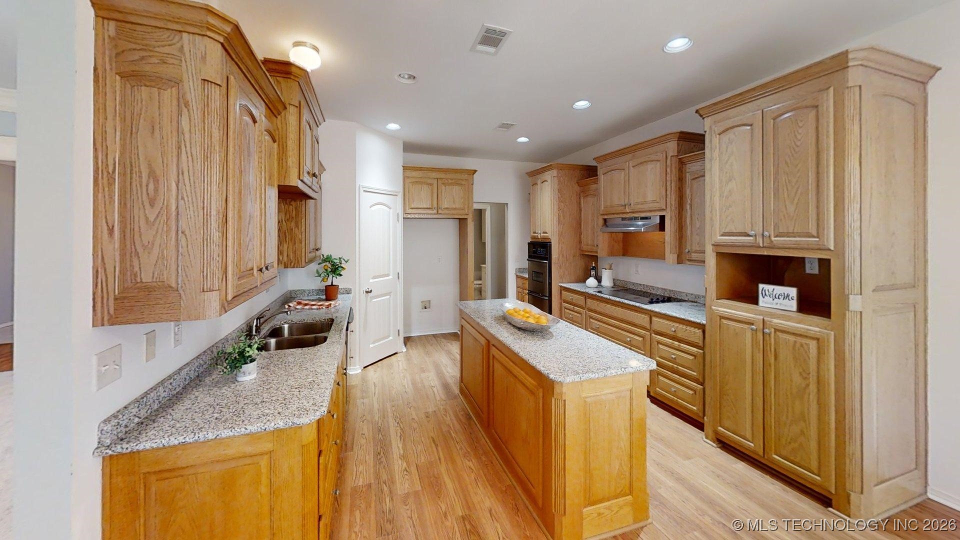 826 Oak Tree Drive Property Photo 12