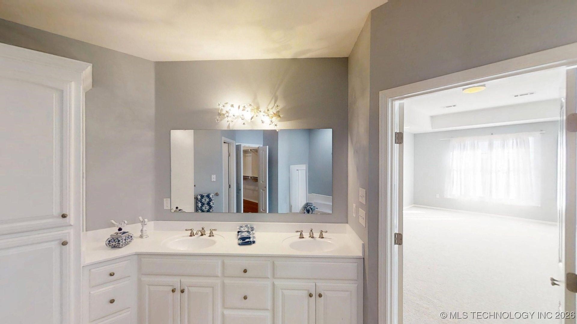 826 Oak Tree Drive Property Photo 15