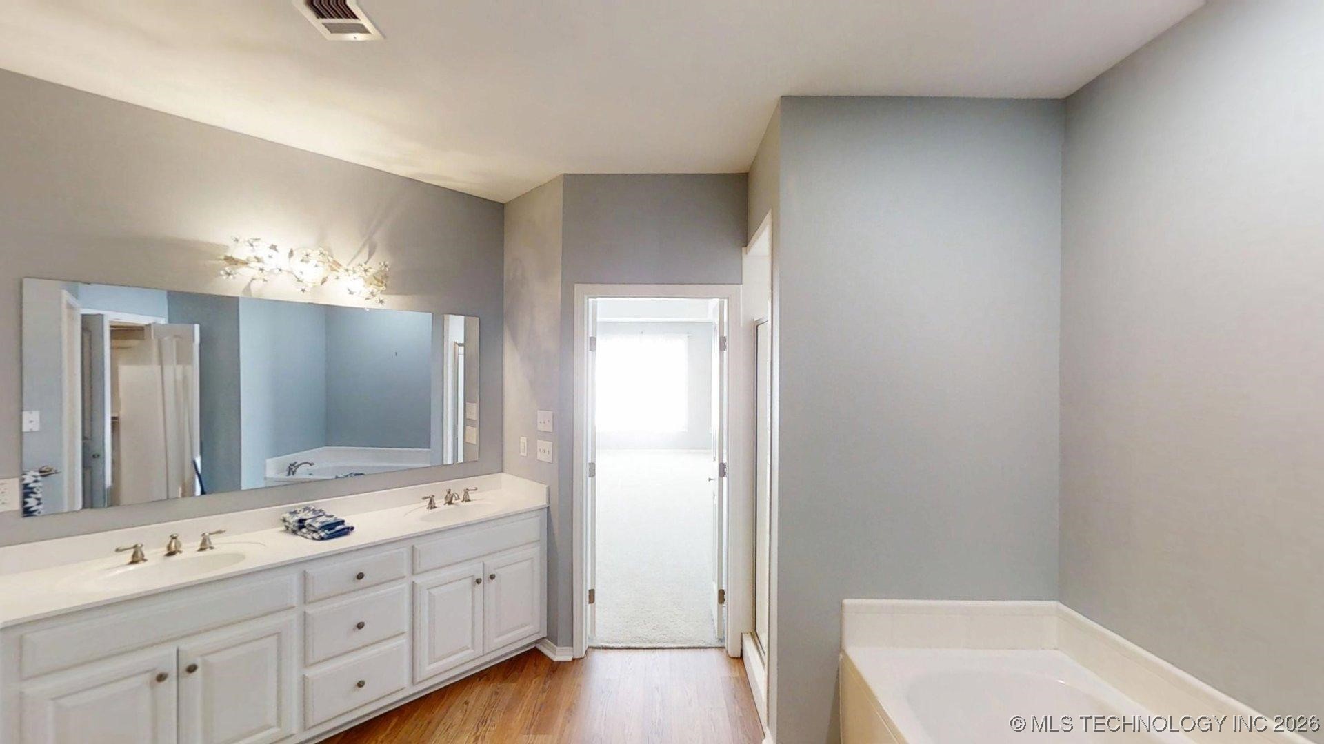 826 Oak Tree Drive Property Photo 17