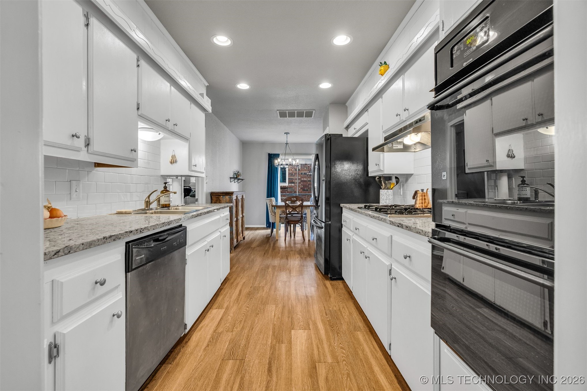 1109 N Hickory Court Property Photo 6