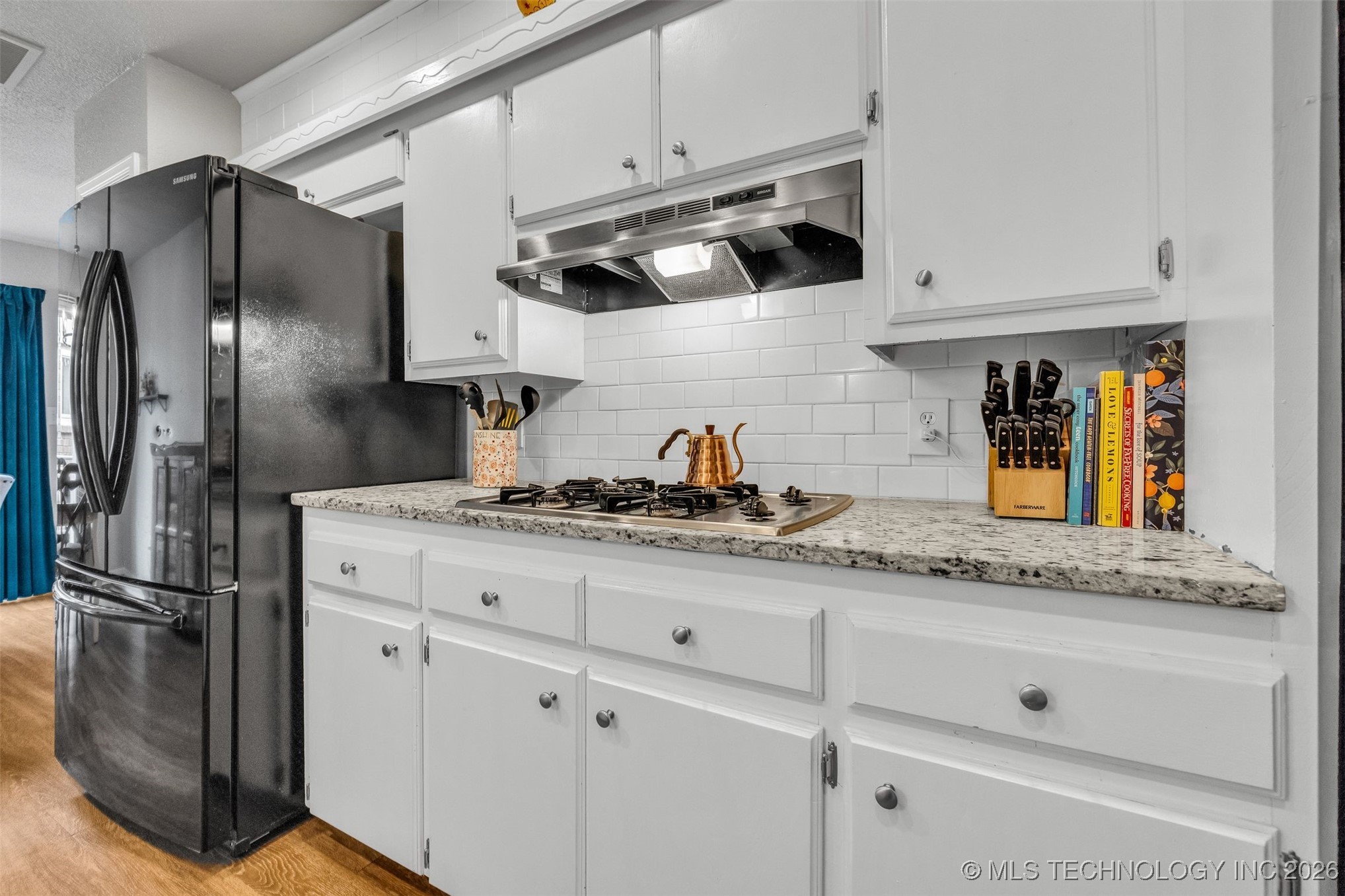 1109 N Hickory Court Property Photo 8