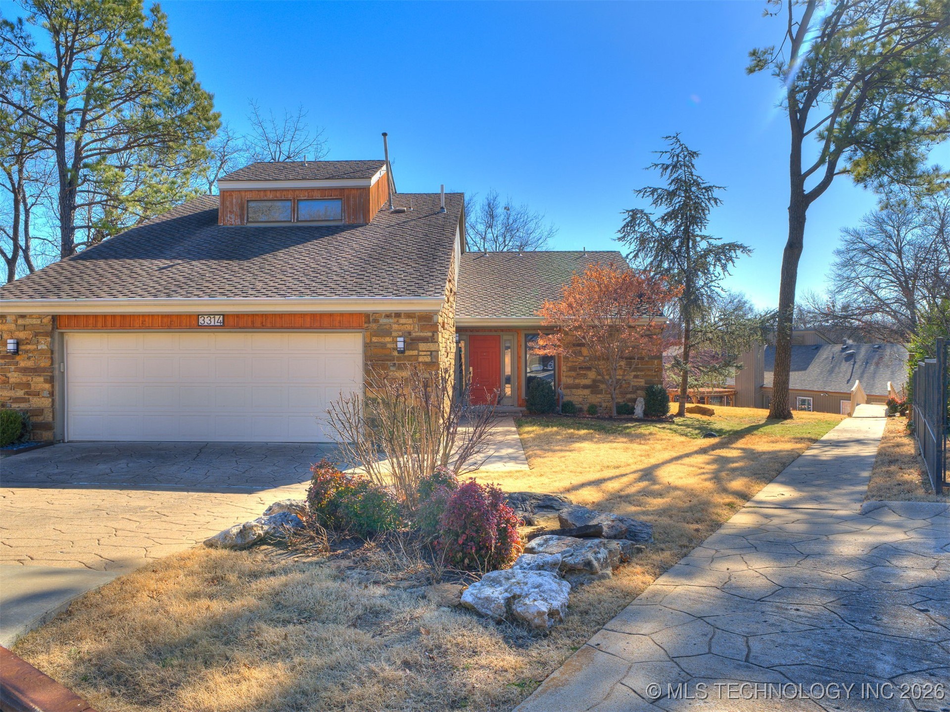 3314 E 68th Street 11 Property Photo 3