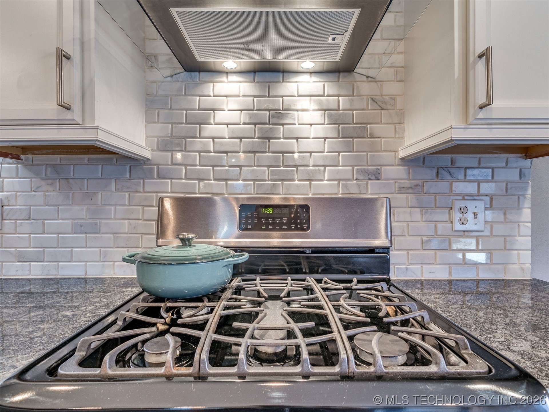 3314 E 68th Street 11 Property Photo 23