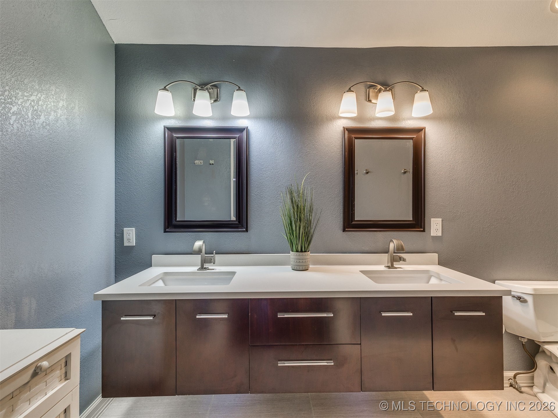 3314 E 68th Street 11 Property Photo 42