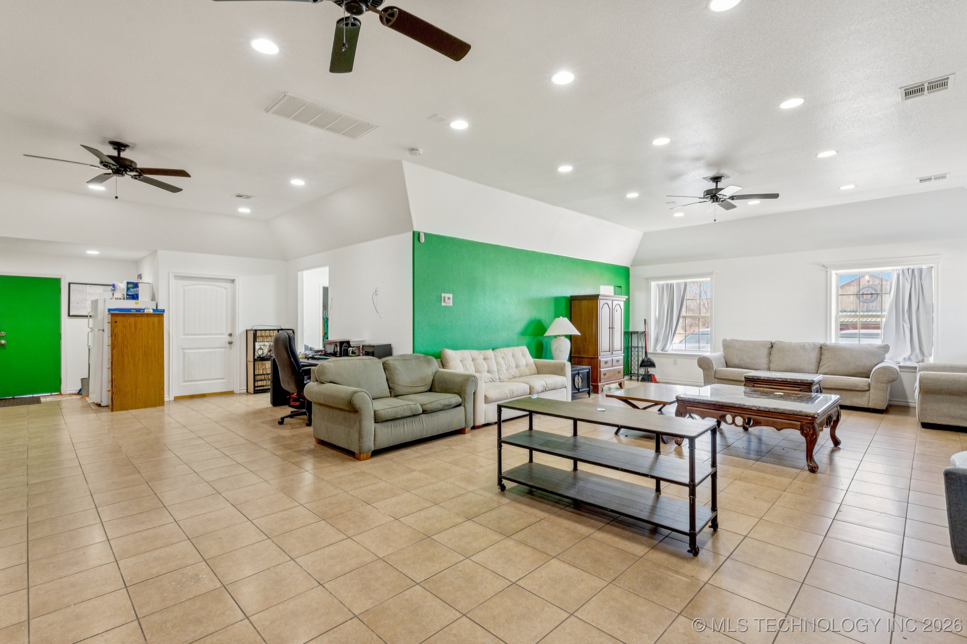 862 W Taft Avenue Property Photo 6