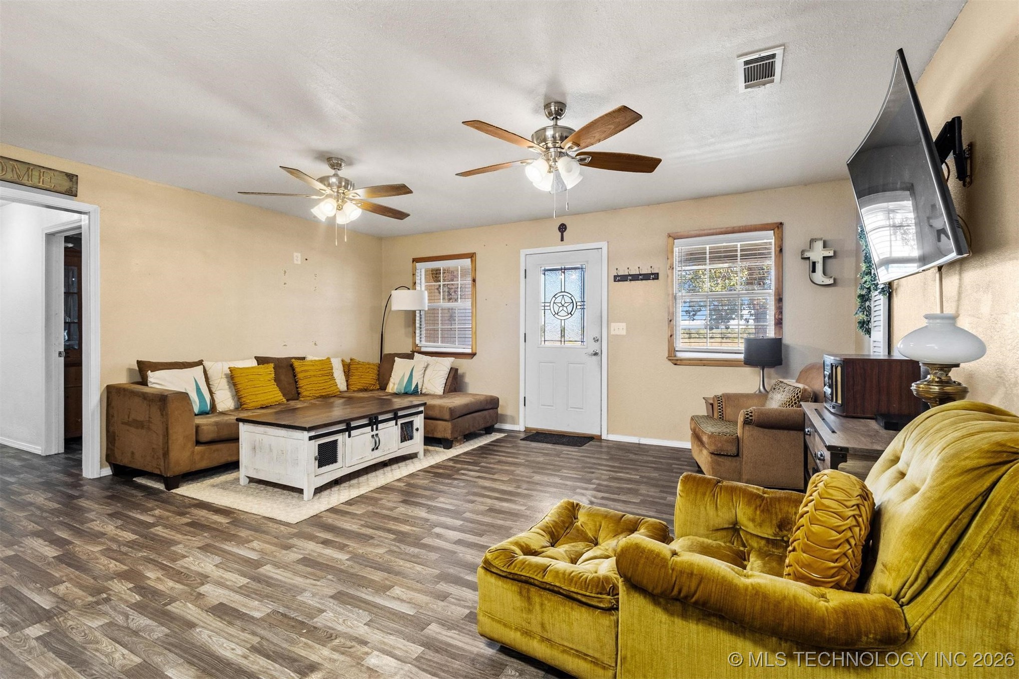 233 Joy Lane Property Photo 5