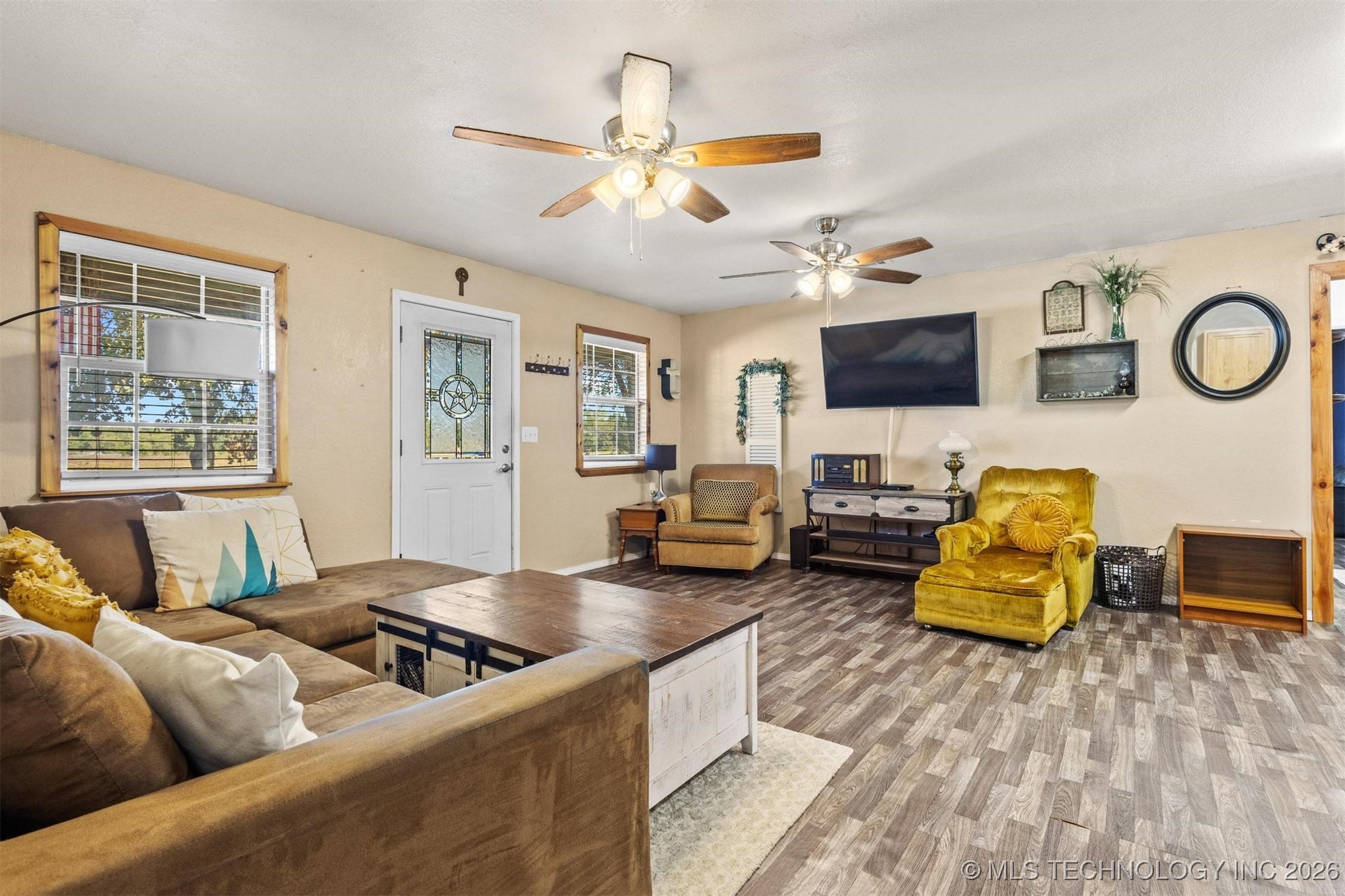 233 Joy Lane Property Photo 6