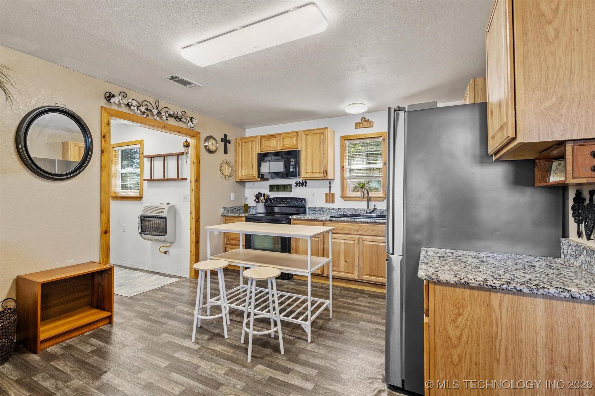 233 Joy Lane Property Photo 8