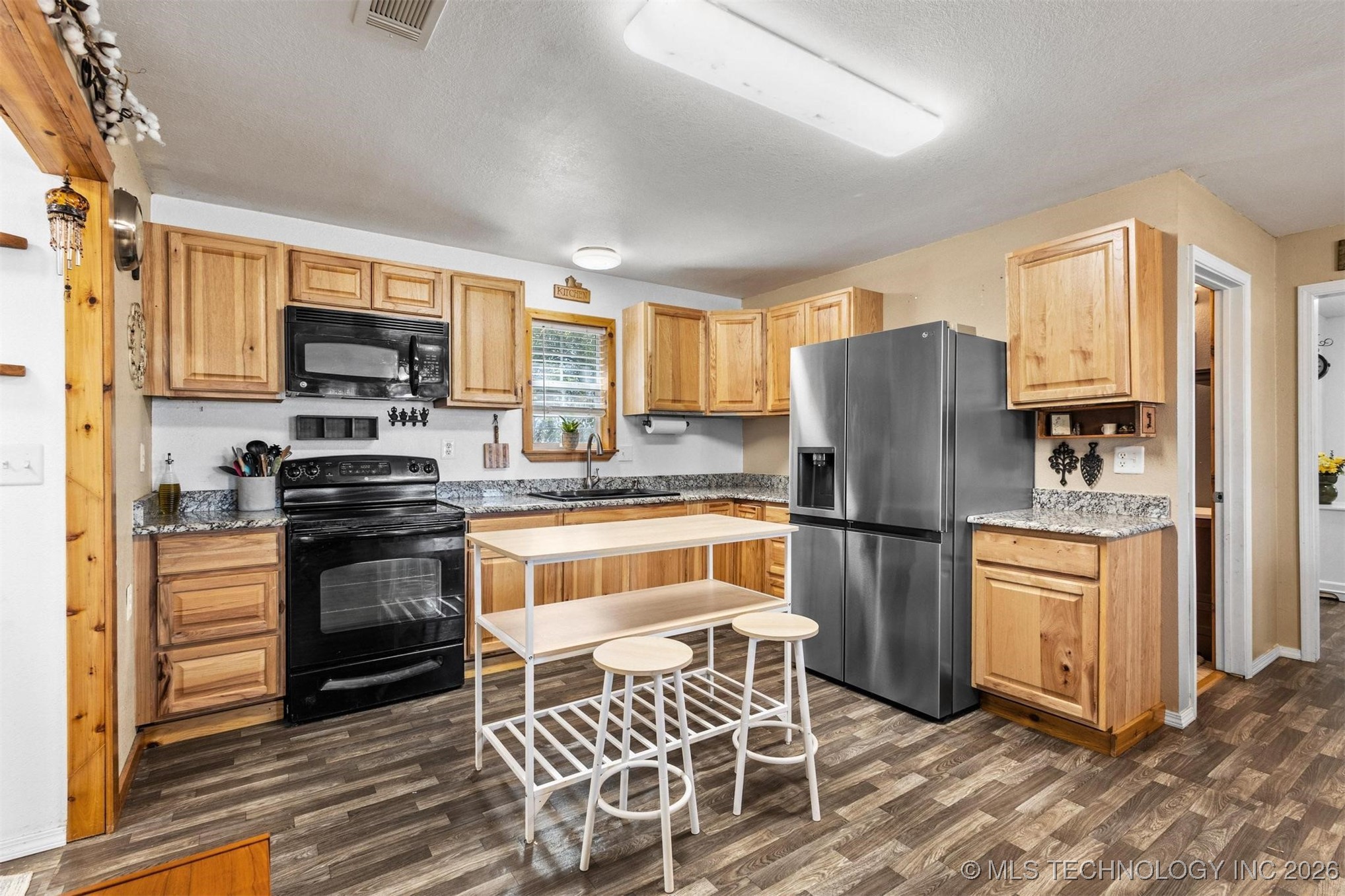 233 Joy Lane Property Photo 9