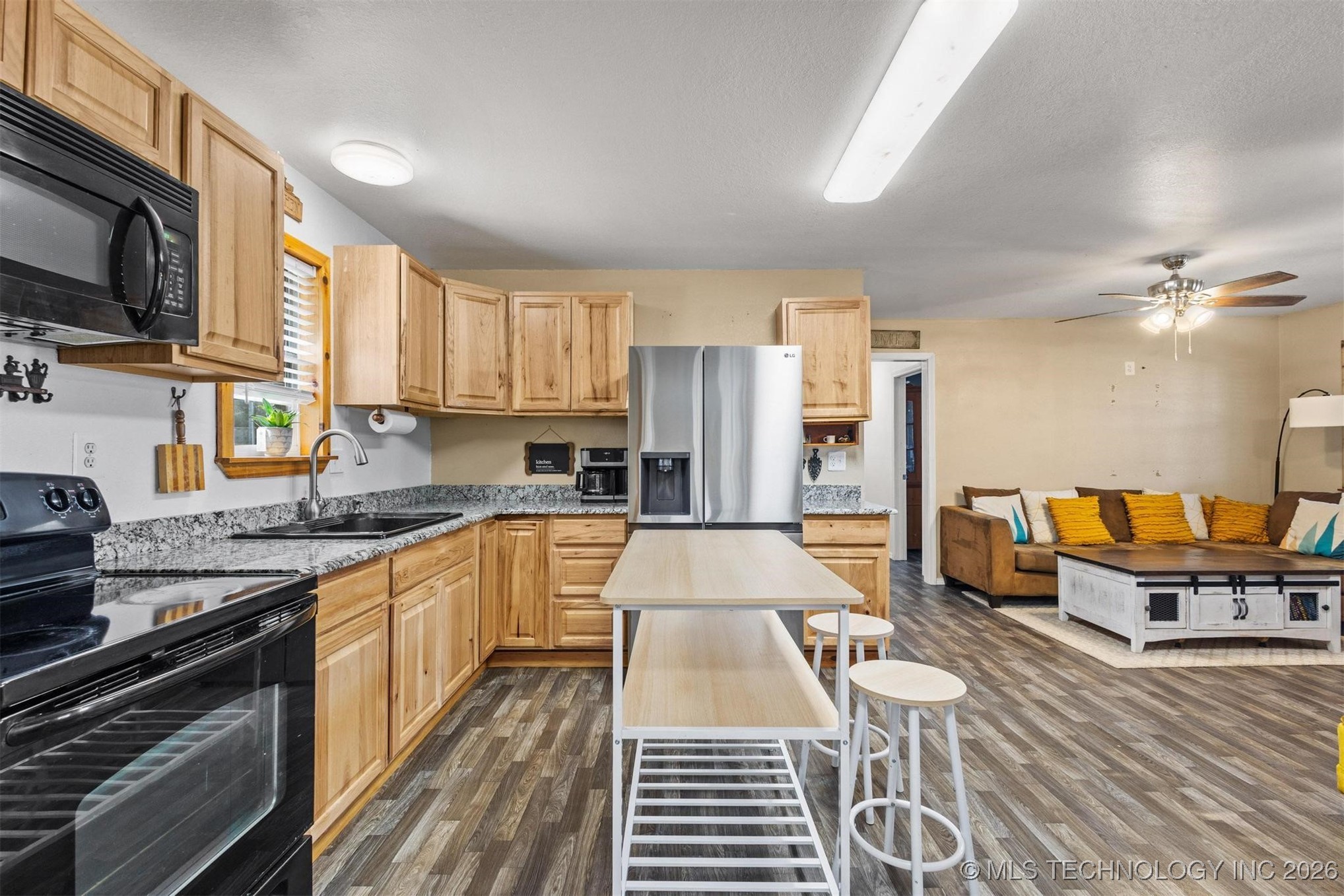 233 Joy Lane Property Photo 10