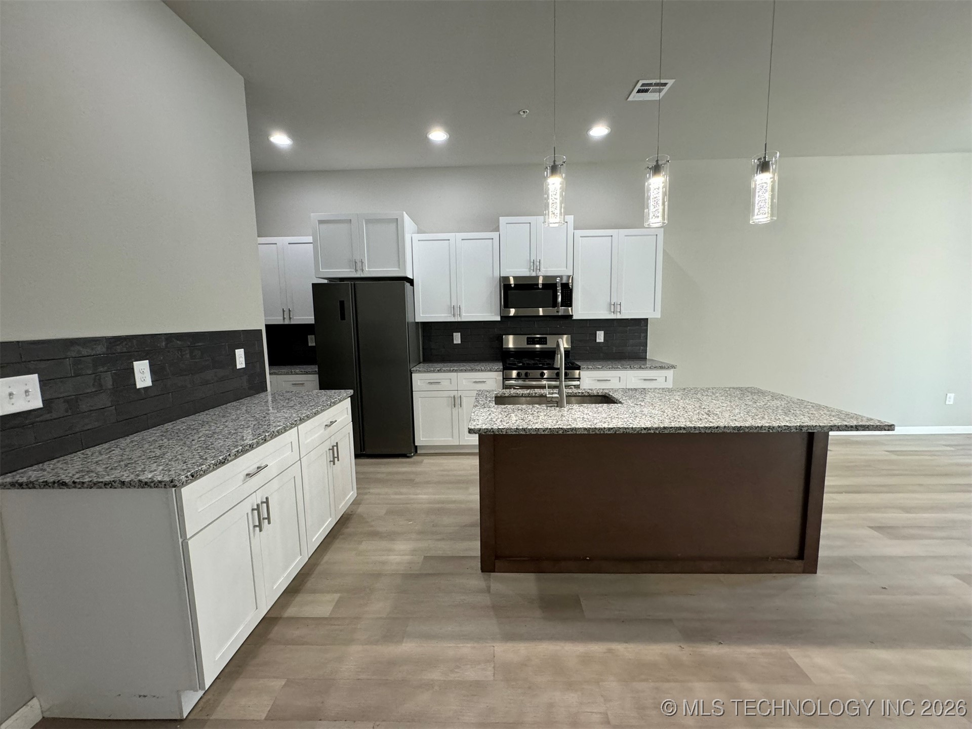 3410 Redbud Lane Property Photo 5