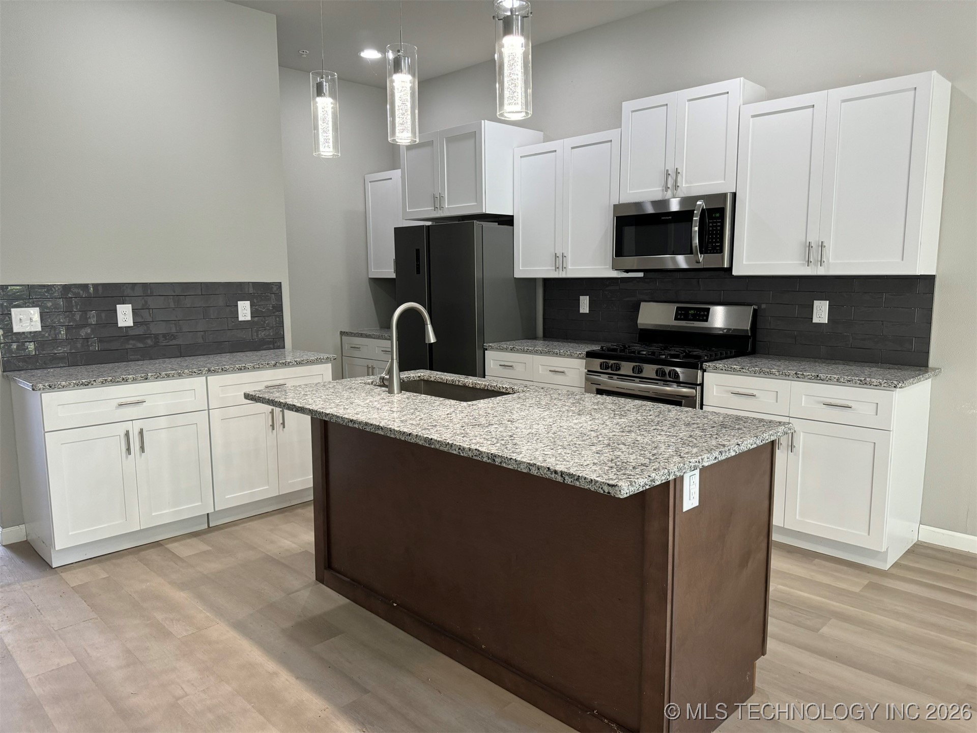 3410 Redbud Lane Property Photo 8