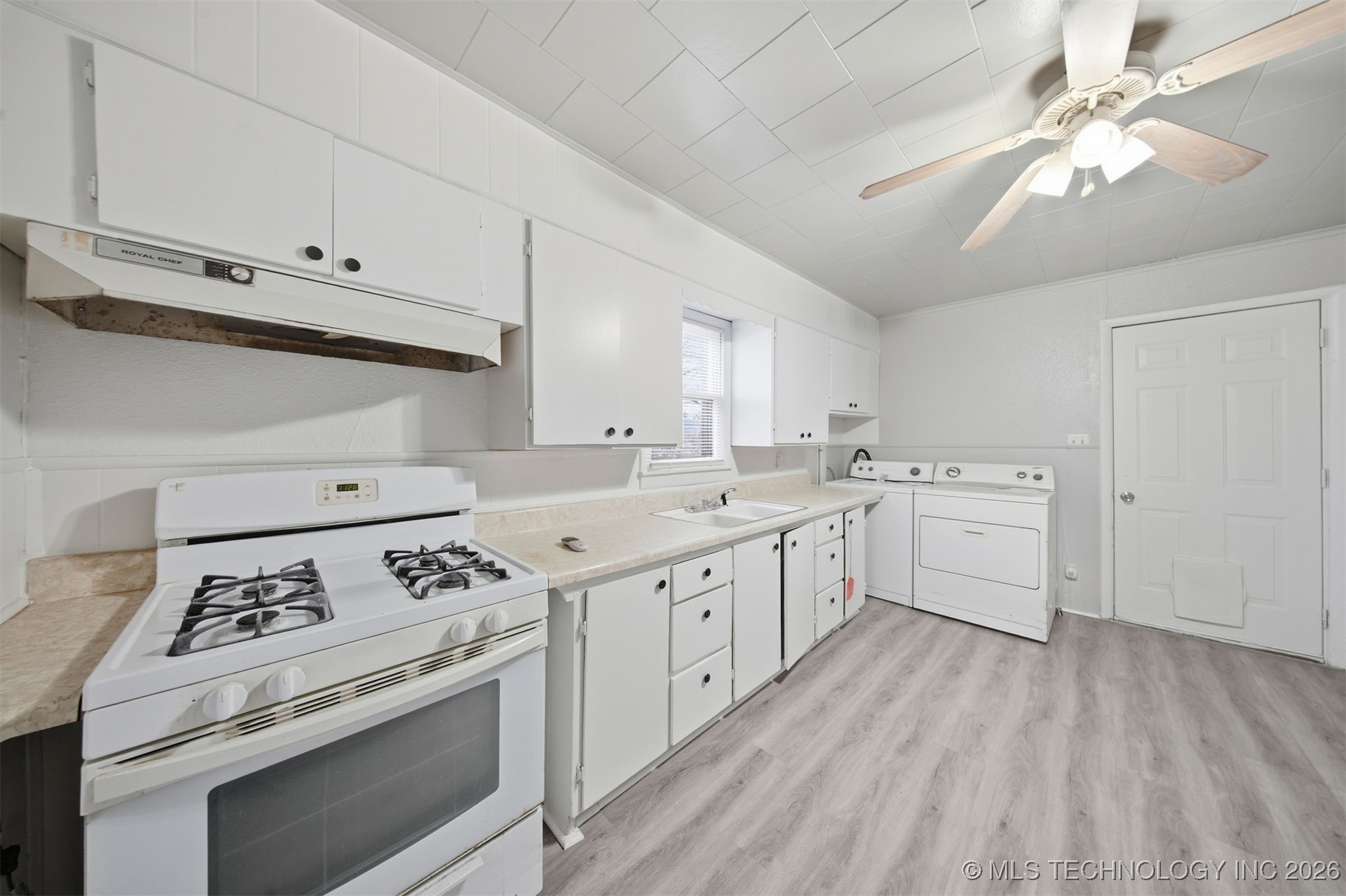 616 E Cherry Street Property Photo 9