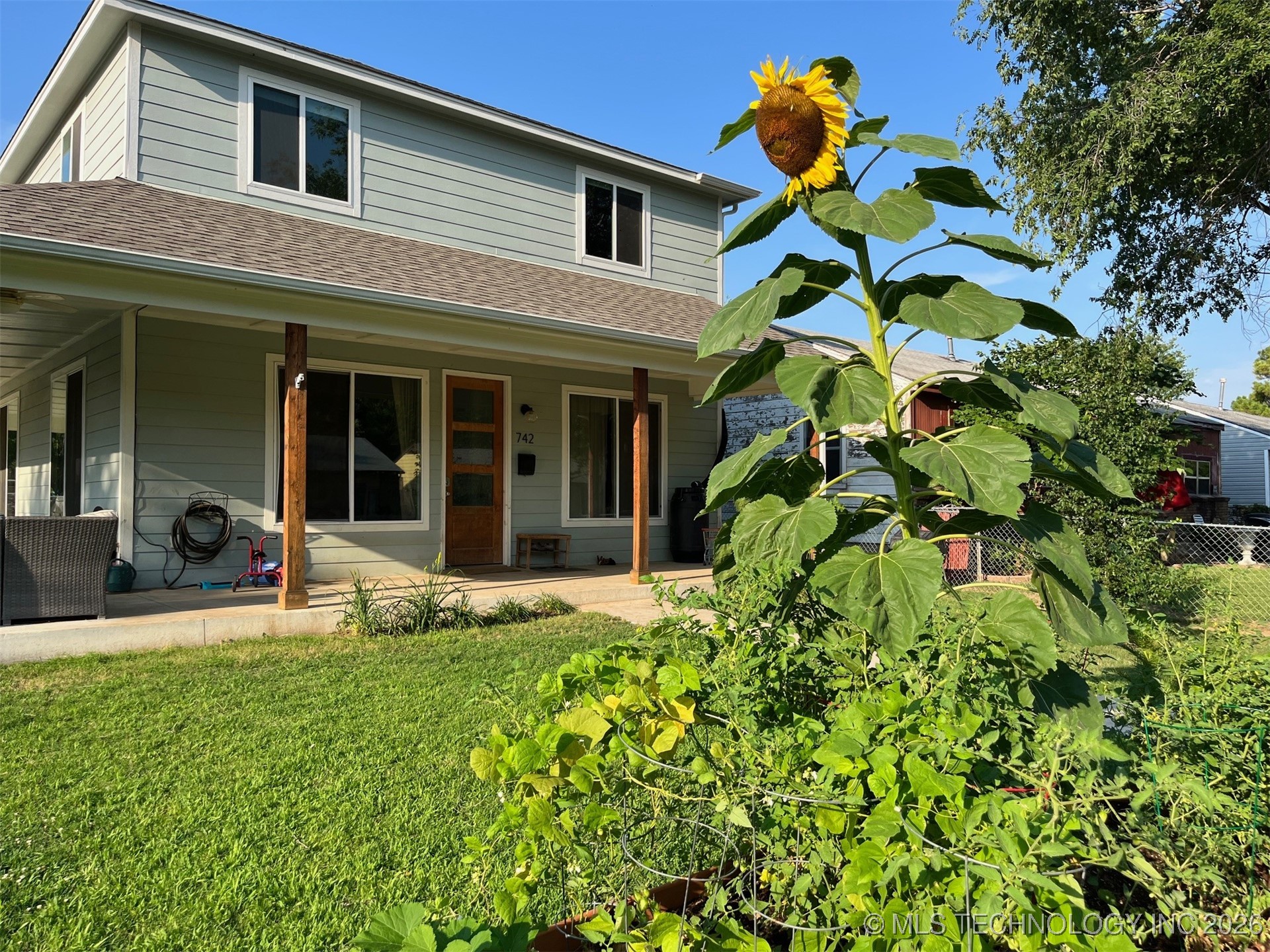 3184 N Iroquois Avenue