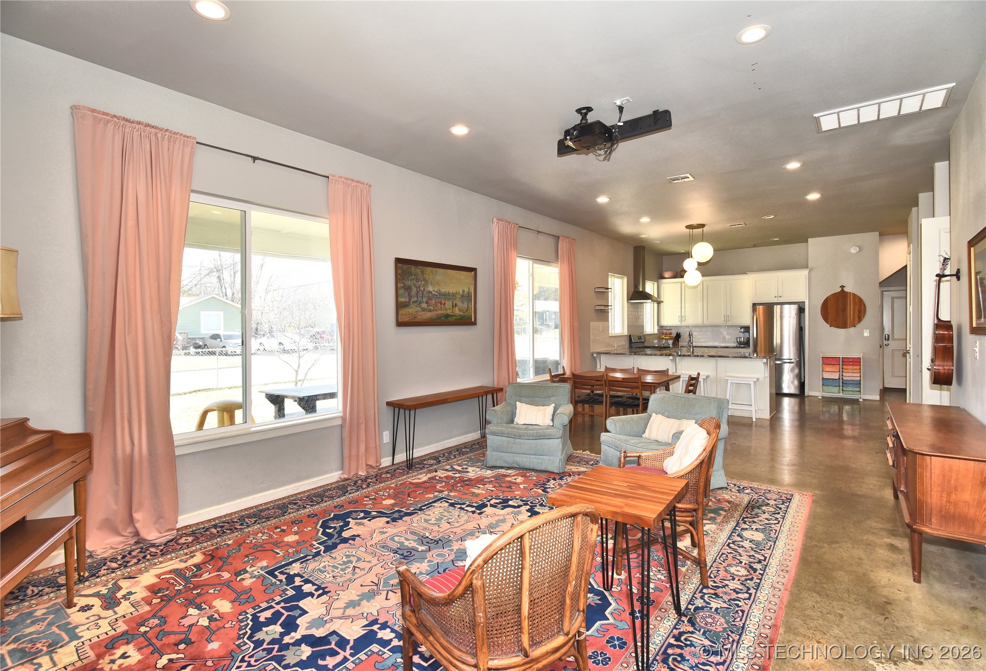 3184 N Iroquois Avenue Property Photo 3