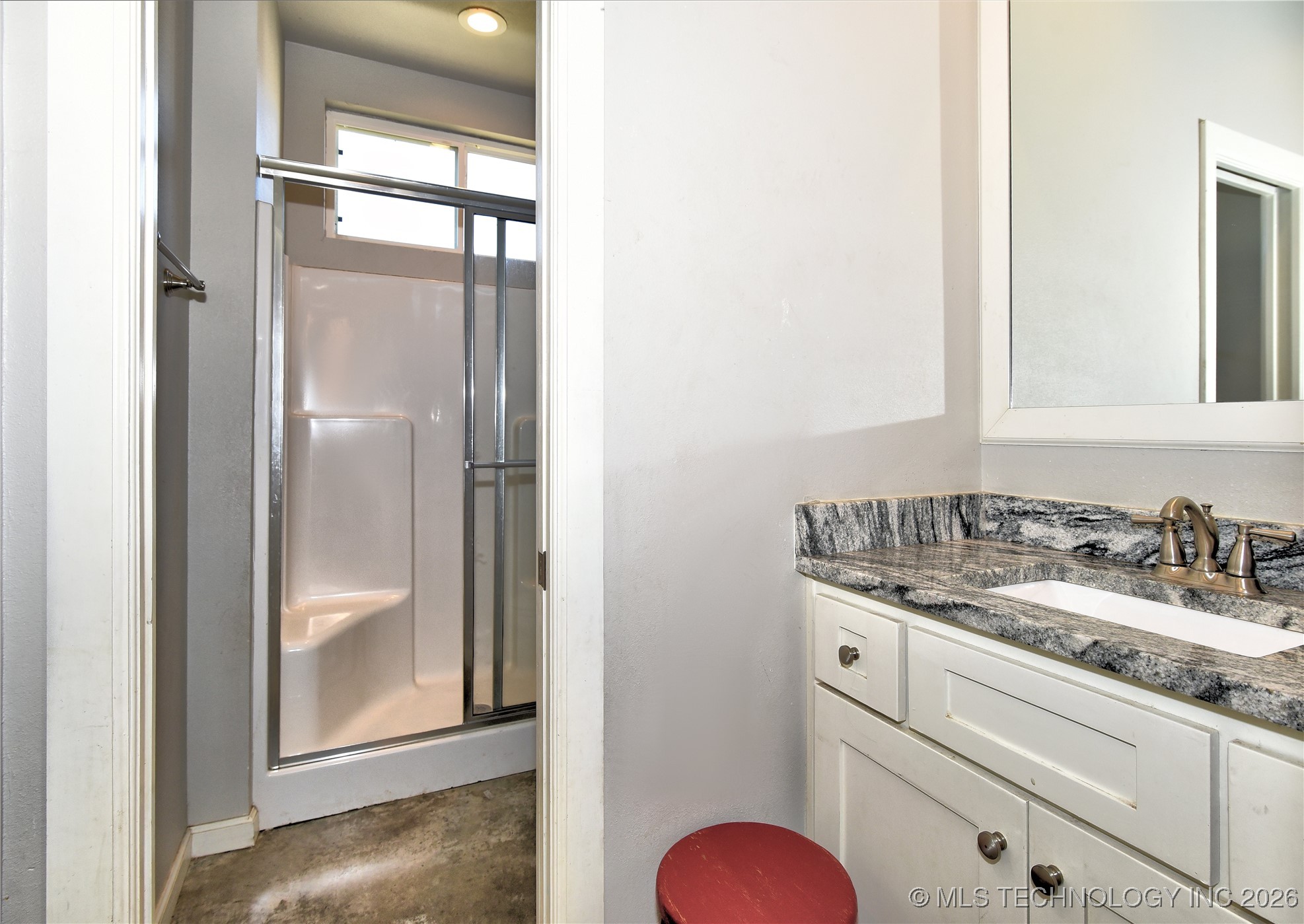 3184 N Iroquois Avenue Property Photo 17