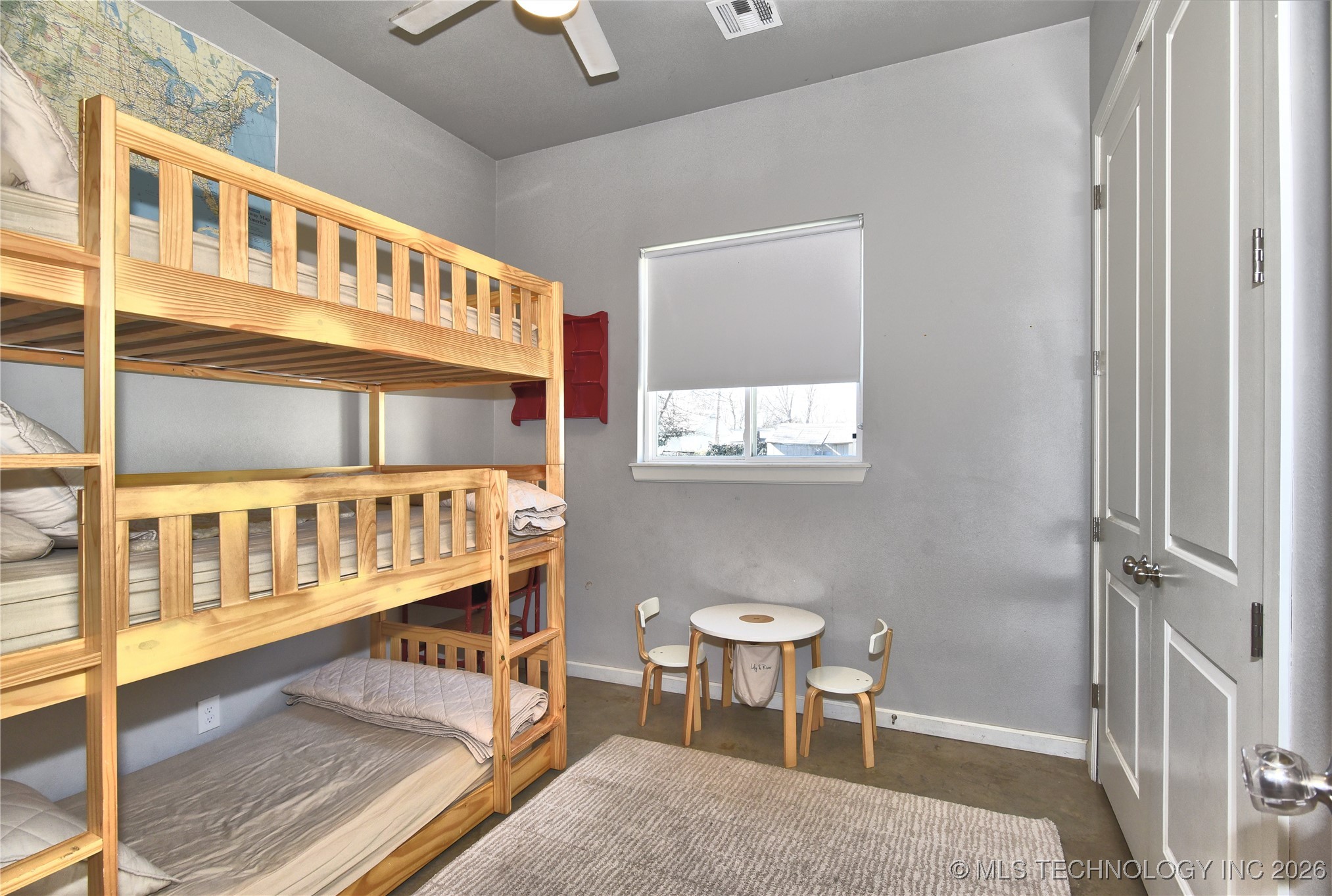 3184 N Iroquois Avenue Property Photo 18