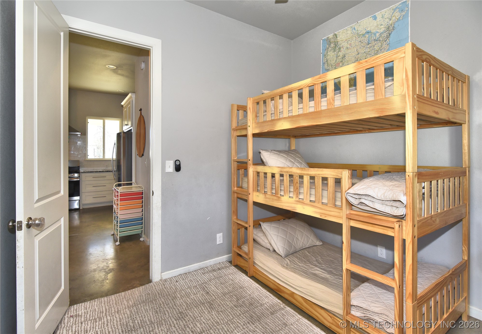 3184 N Iroquois Avenue Property Photo 19