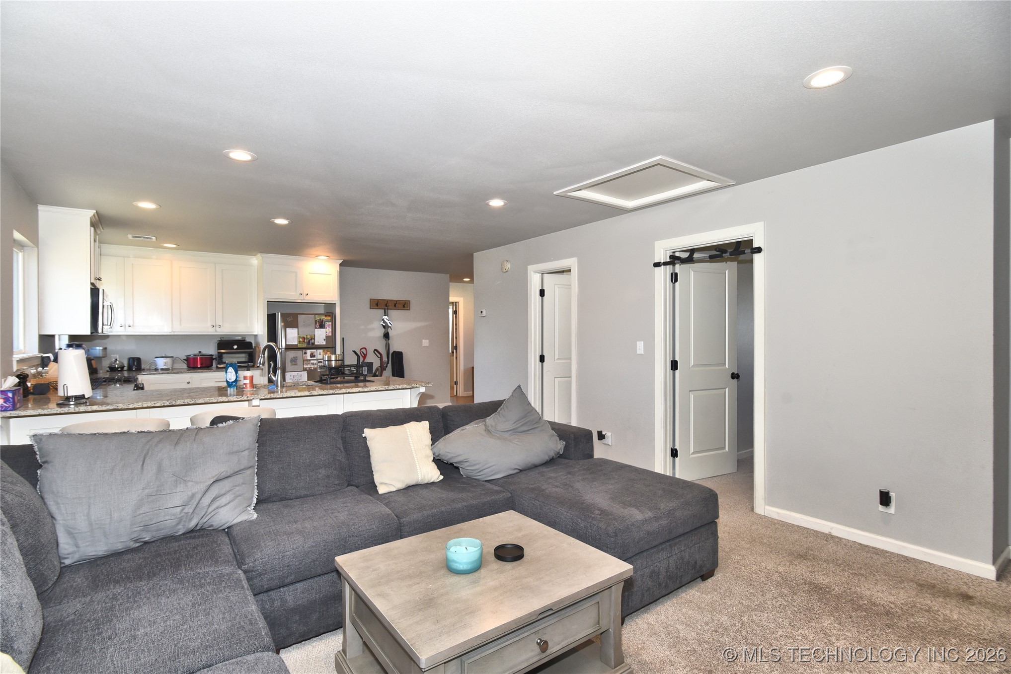 3184 N Iroquois Avenue Property Photo 22