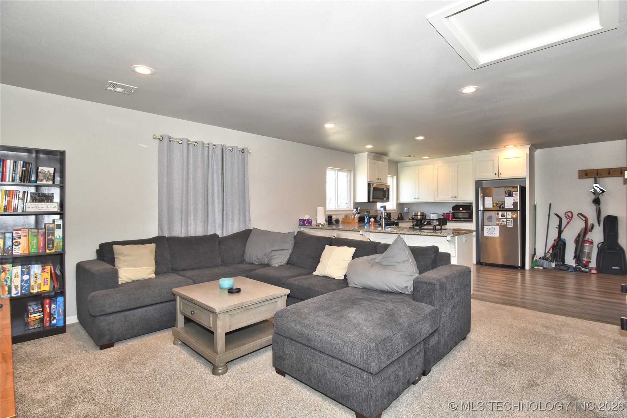 3184 N Iroquois Avenue Property Photo 23